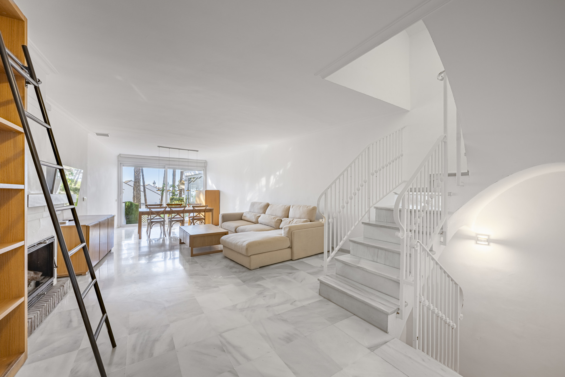 Three-bedroom townhouse in a Mediterranean village-style community in Nagules