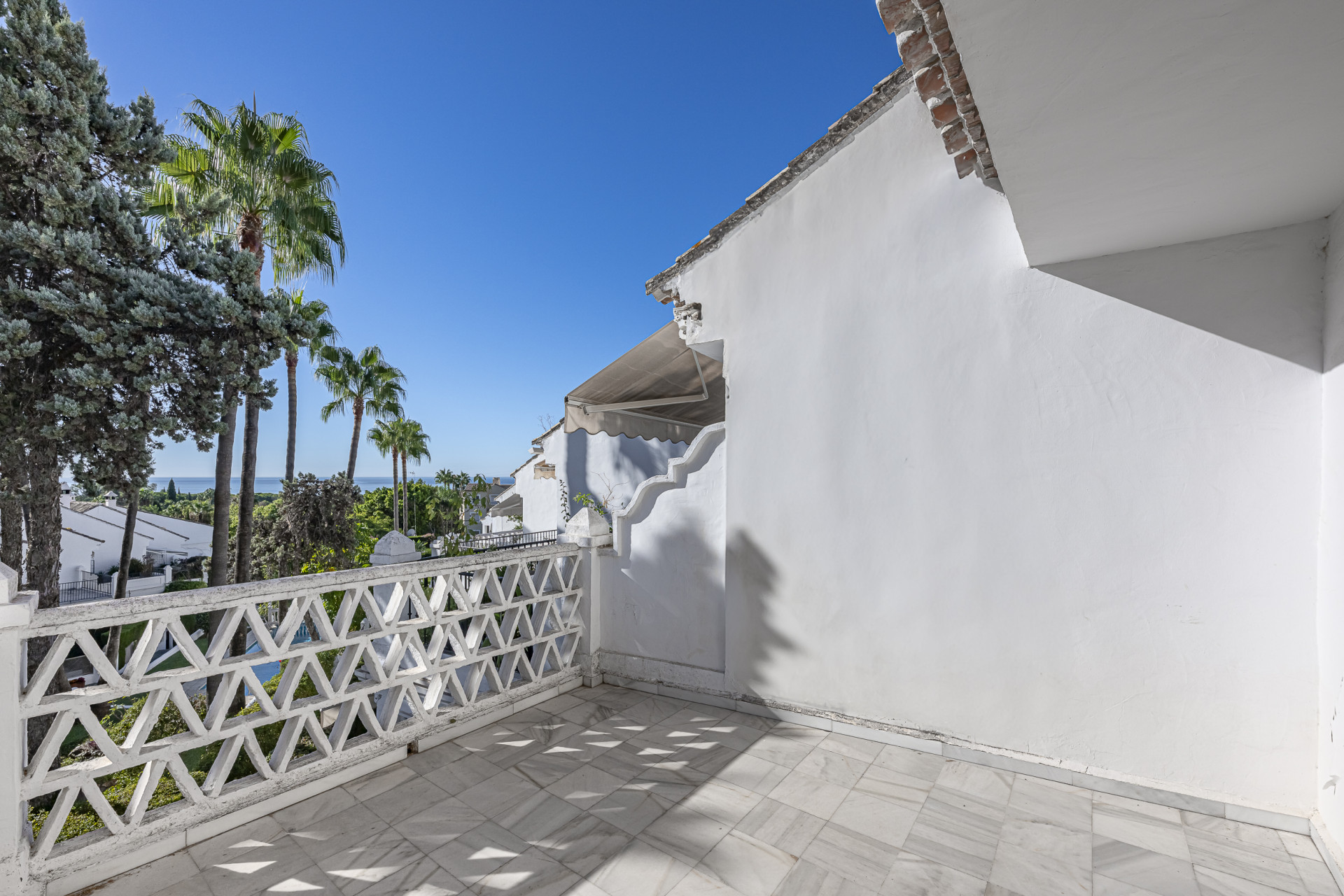 Three-bedroom townhouse in a Mediterranean village-style community in Nagules