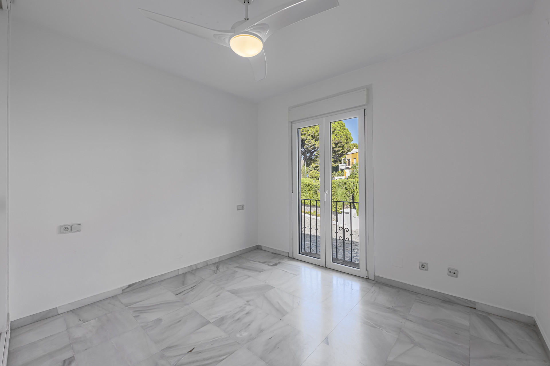 Three-bedroom townhouse in a Mediterranean village-style community in Nagules