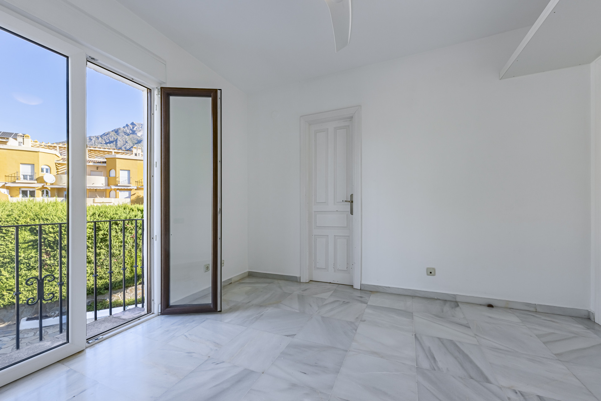 Three-bedroom townhouse in a Mediterranean village-style community in Nagules