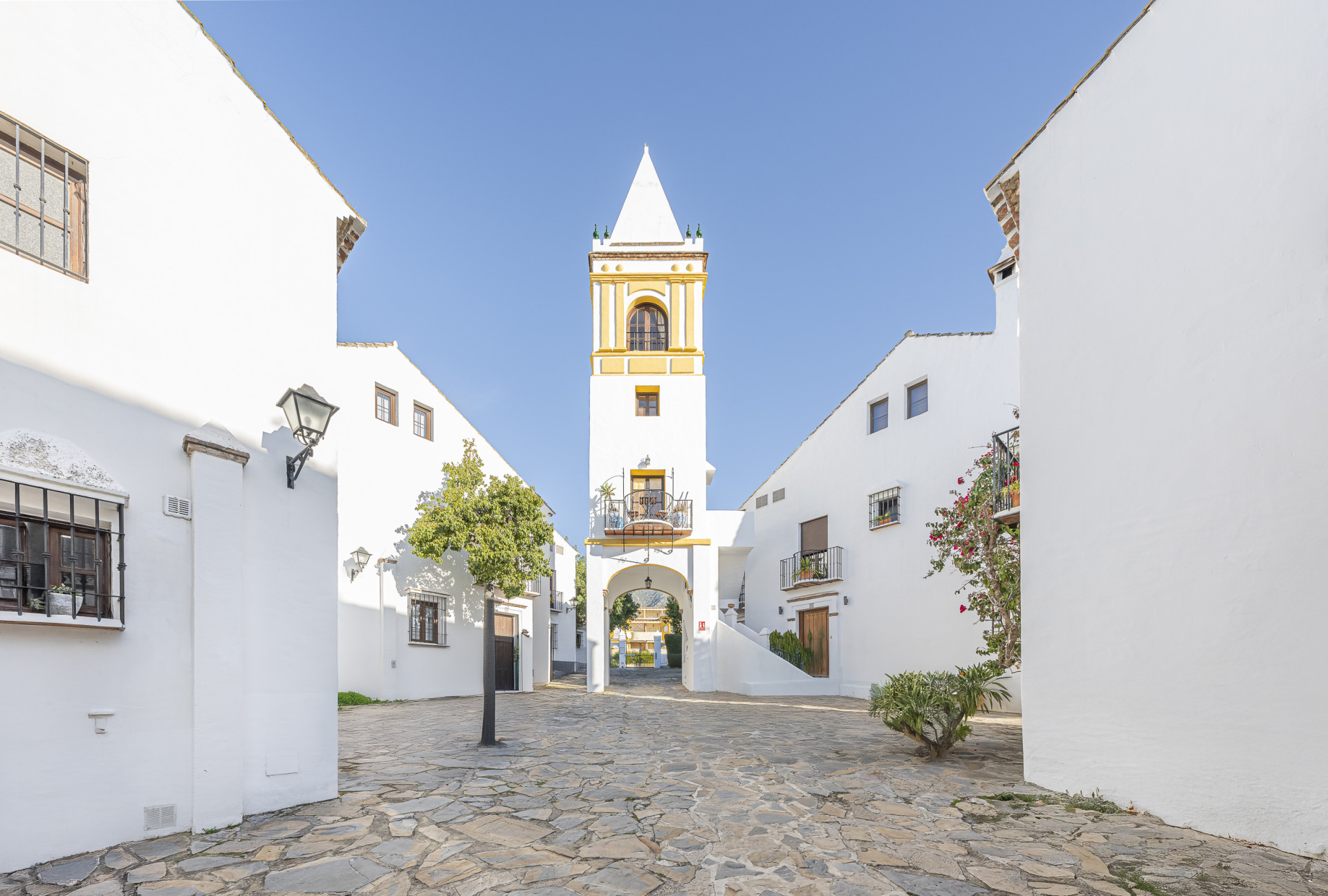 Three-bedroom townhouse in a Mediterranean village-style community in Nagules