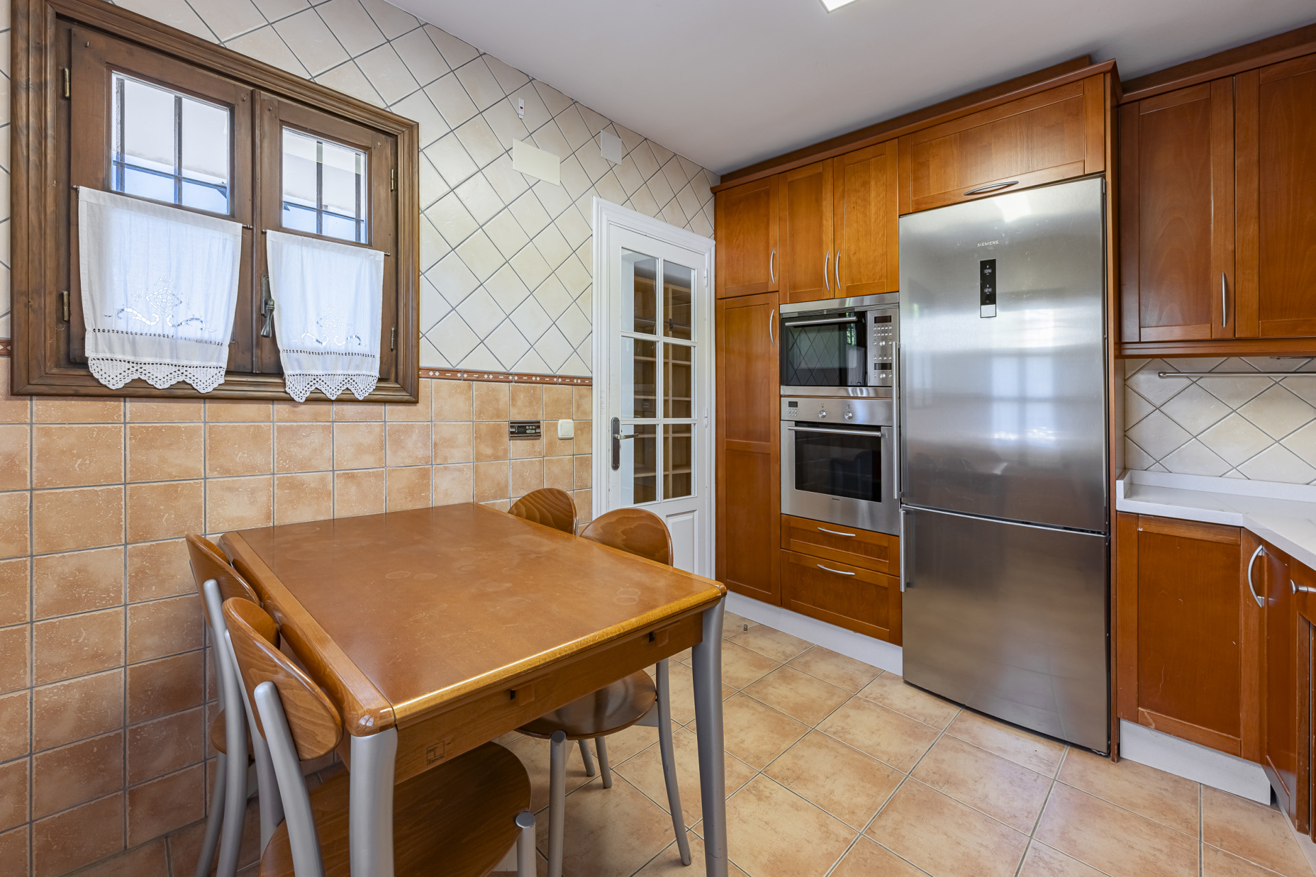 Three-bedroom townhouse in a Mediterranean village-style community in Nagules