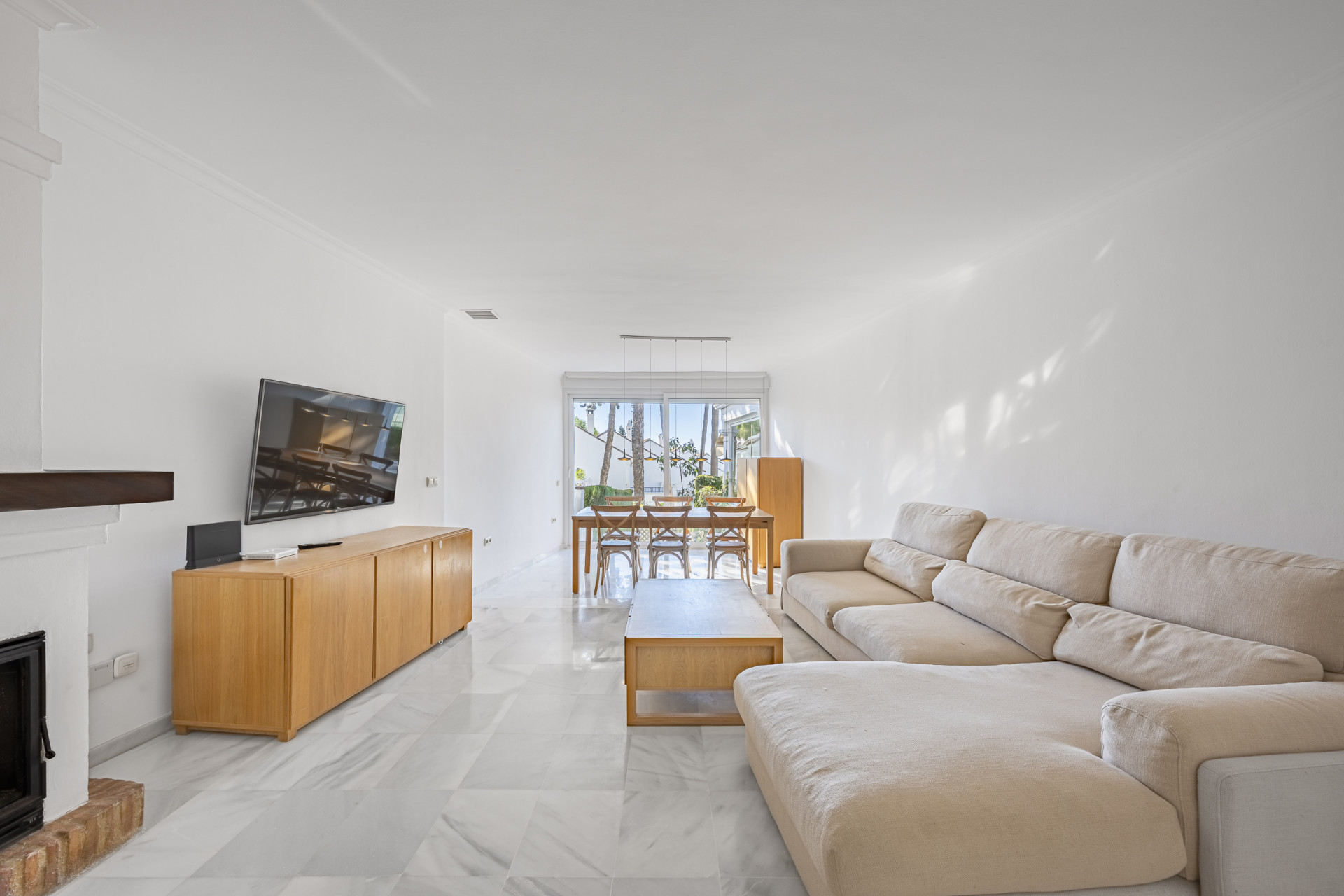 Three-bedroom townhouse in a Mediterranean village-style community in Nagules