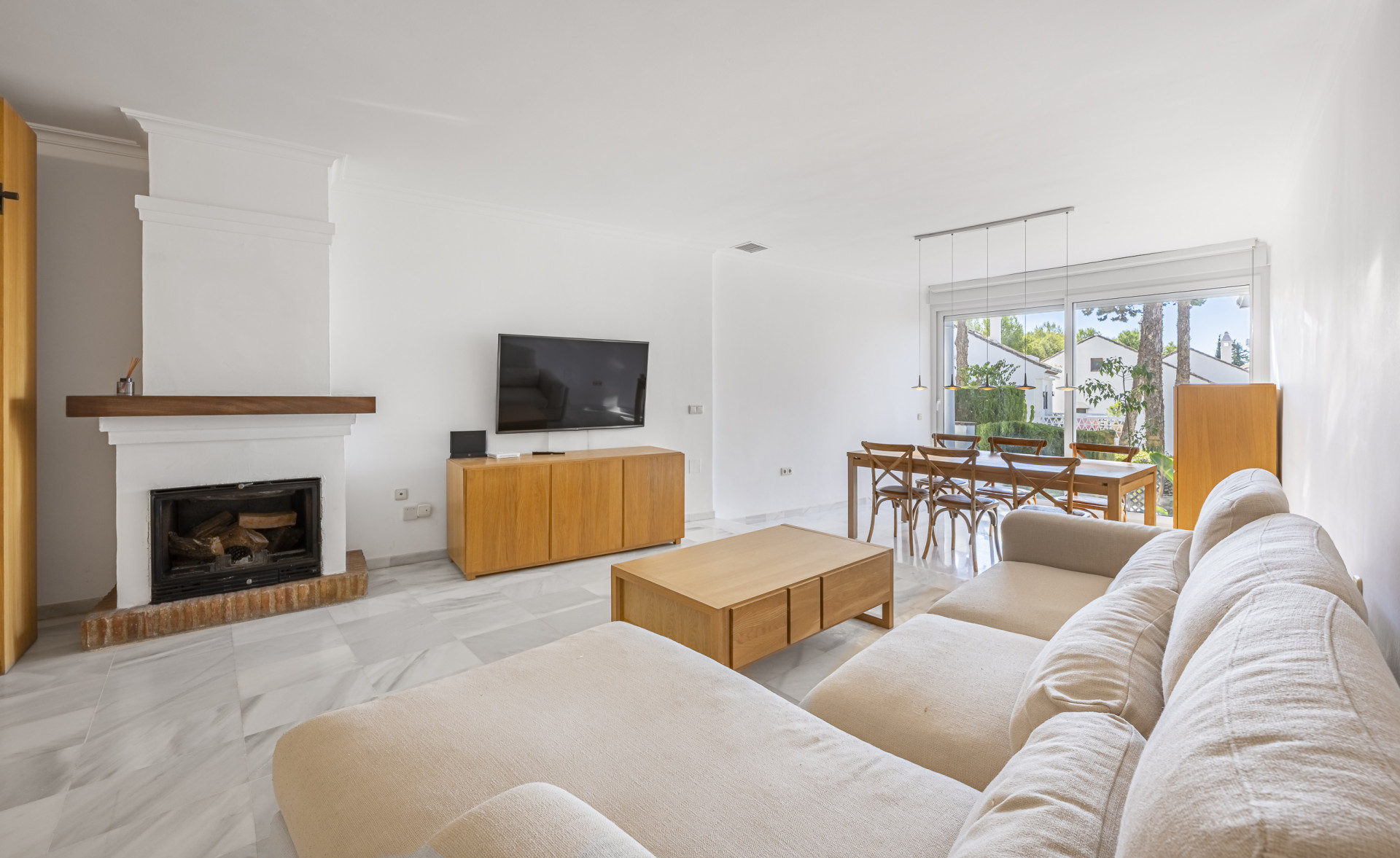 Three-bedroom townhouse in a Mediterranean village-style community in Nagules