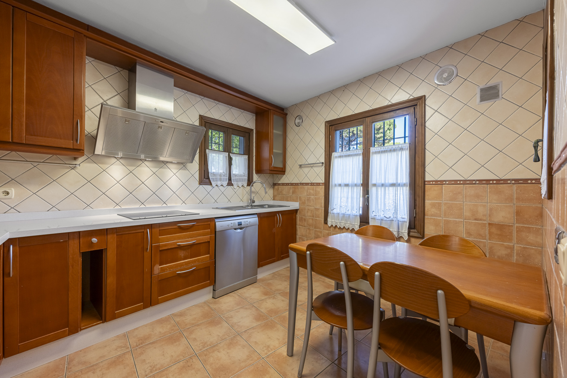 Three-bedroom townhouse in a Mediterranean village-style community in Nagules