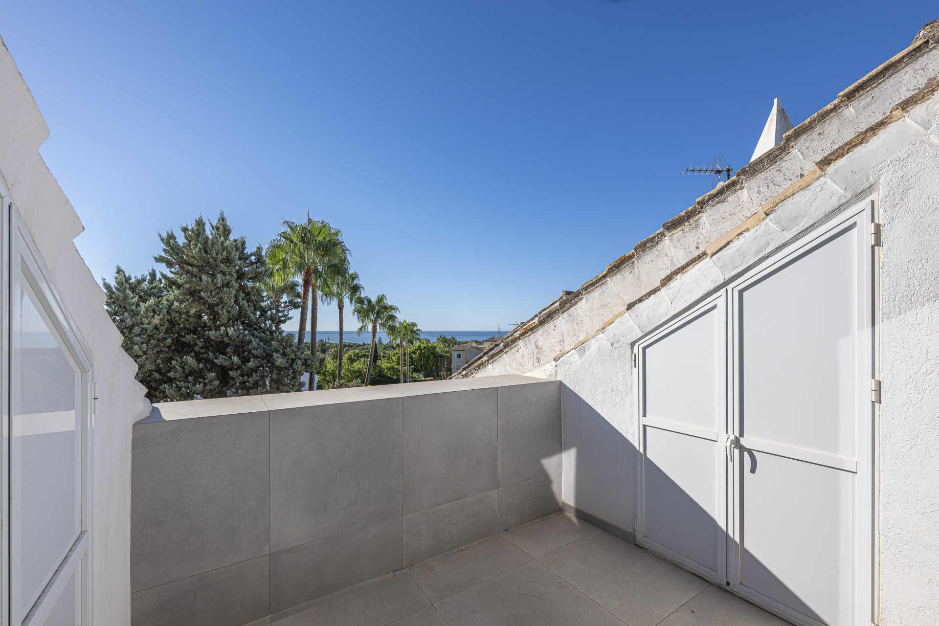 Three-bedroom townhouse in a Mediterranean village-style community in Nagules