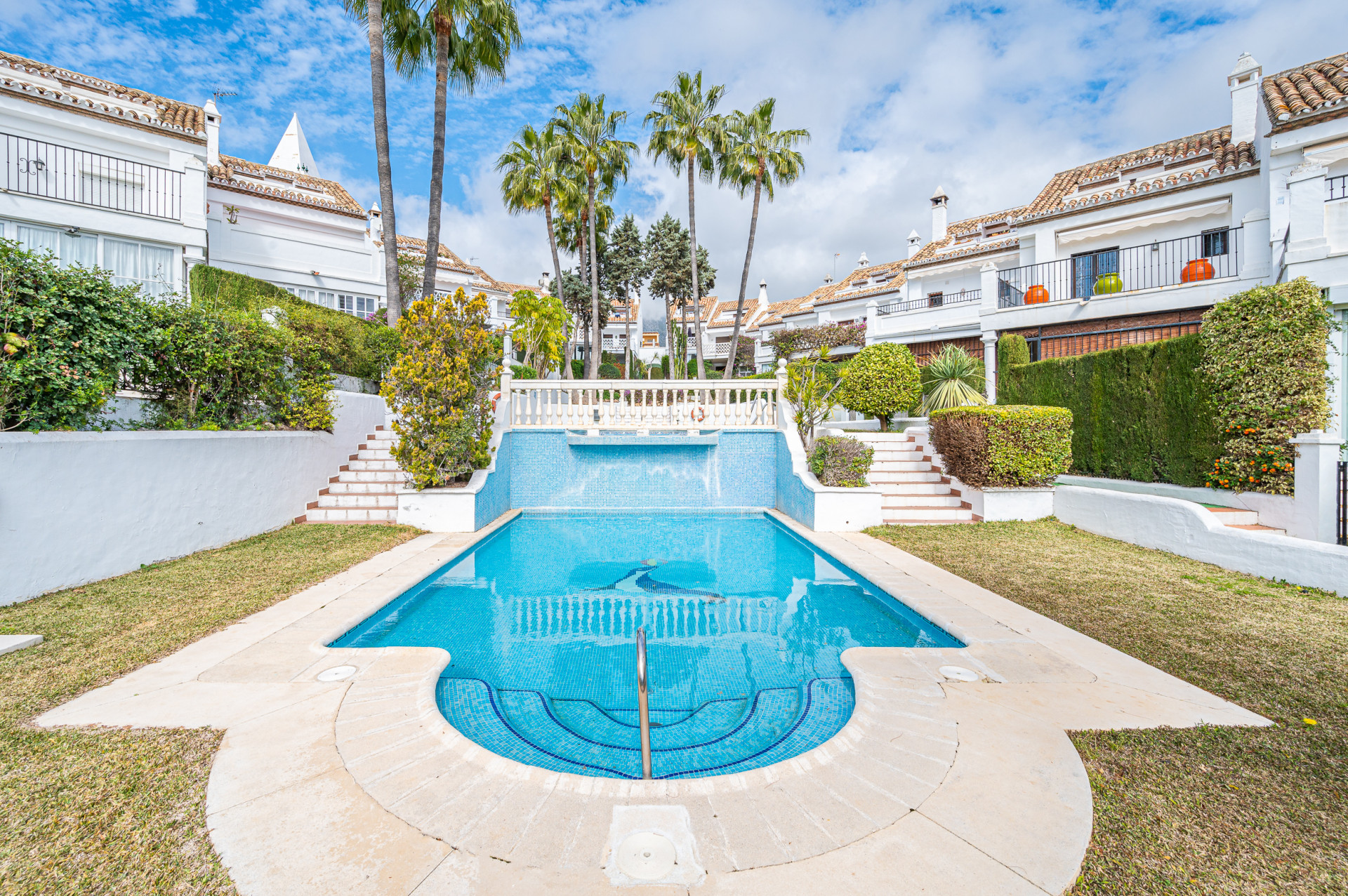 Three-bedroom townhouse in a Mediterranean village-style community in Nagules