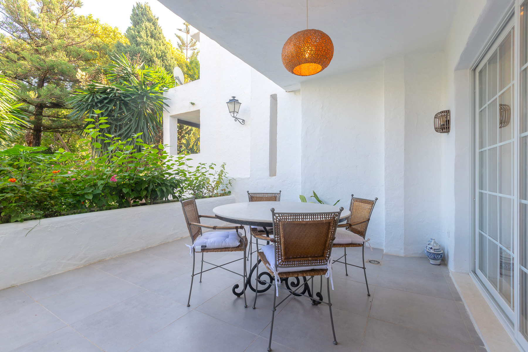 Spacious Renovated 2-Bedroom Apartment in Puente Romano