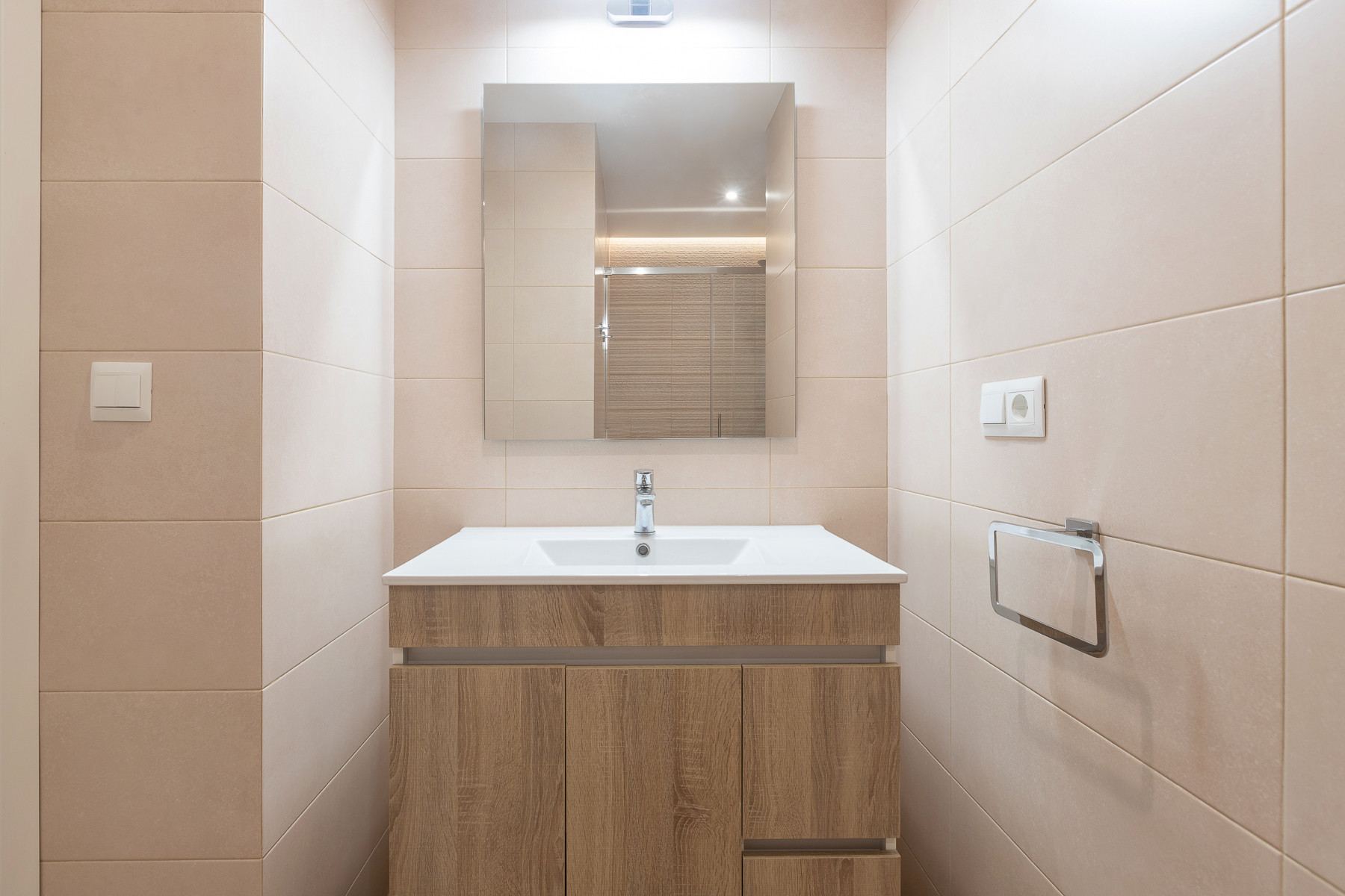 Spacious Renovated 2-Bedroom Apartment in Puente Romano