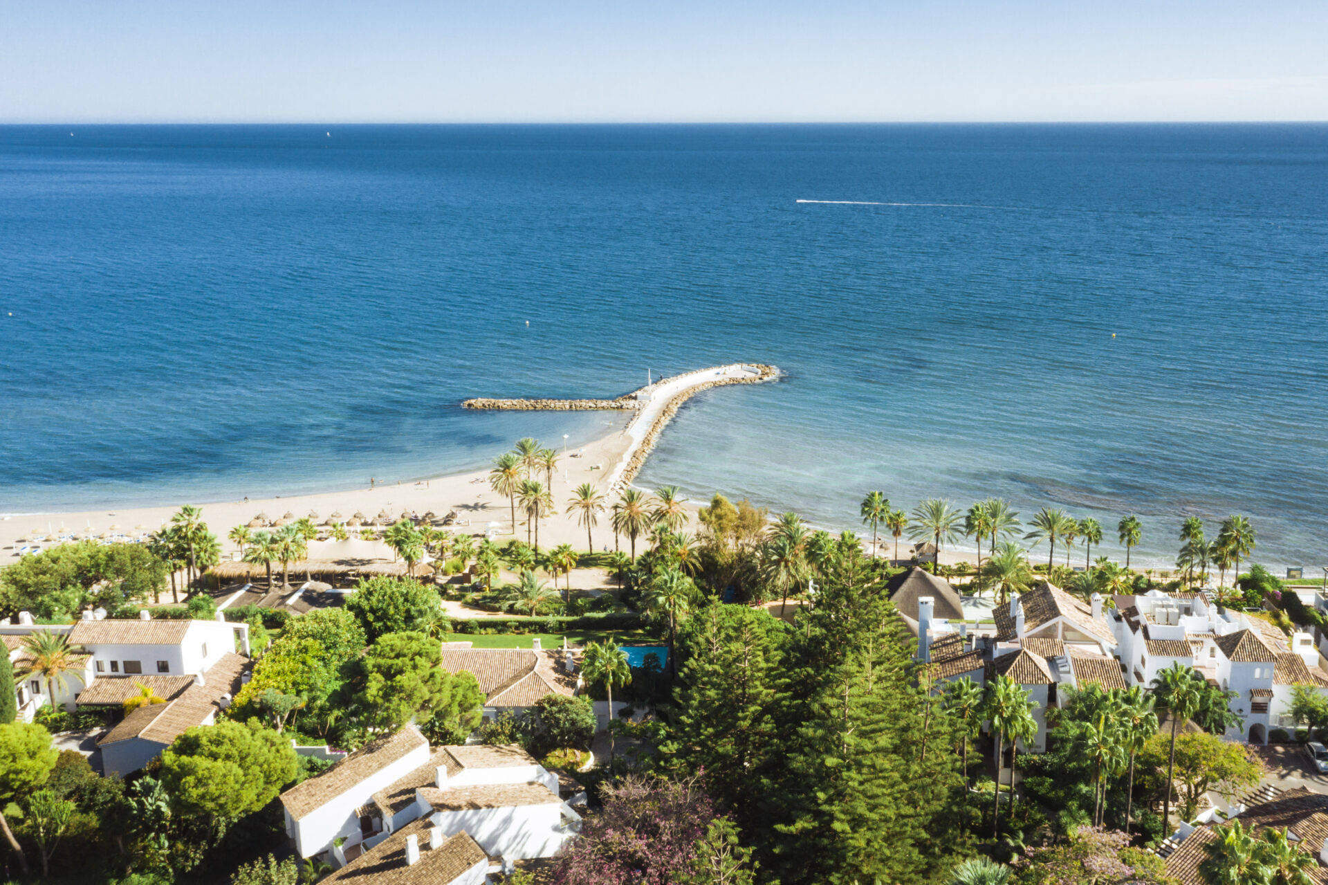 Spacious Renovated 2-Bedroom Apartment in Puente Romano