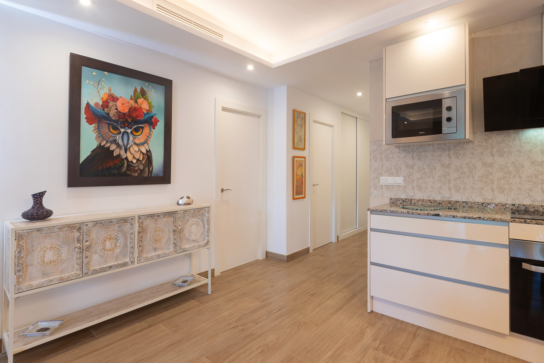 Spacious Renovated 2-Bedroom Apartment in Puente Romano
