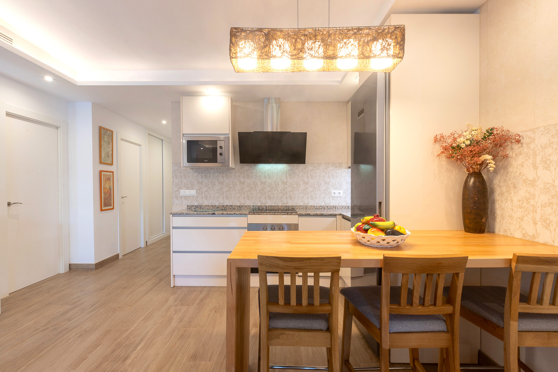 Spacious Renovated 2-Bedroom Apartment in Puente Romano