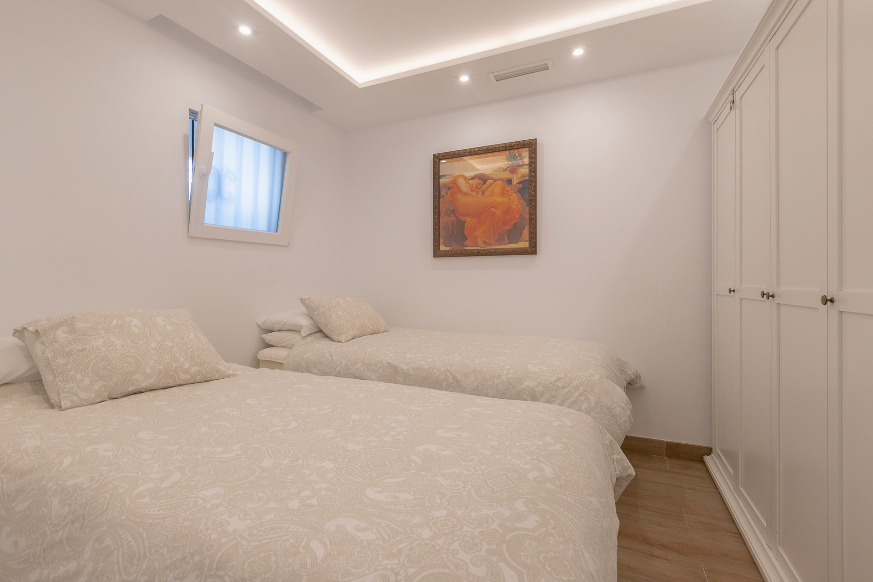 Spacious Renovated 2-Bedroom Apartment in Puente Romano