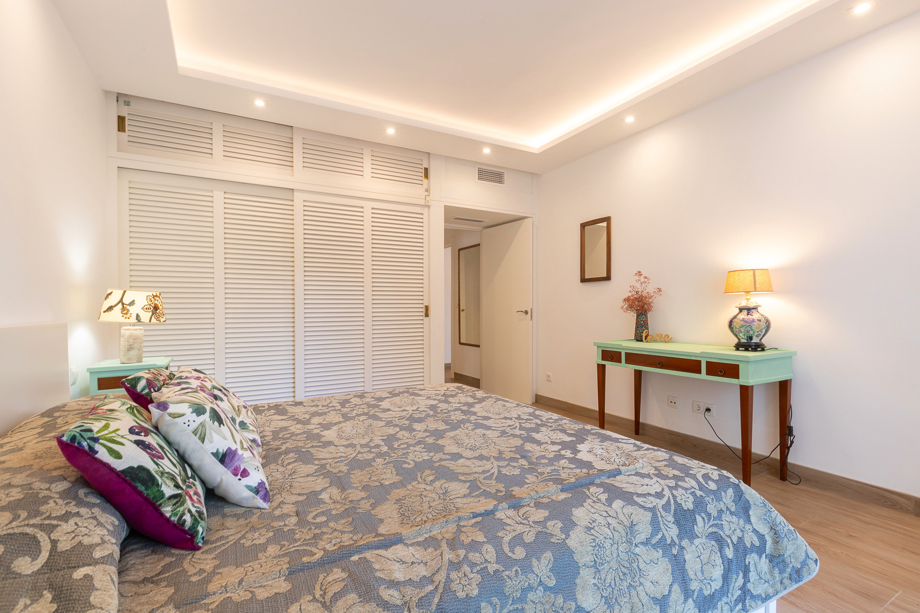 Spacious Renovated 2-Bedroom Apartment in Puente Romano