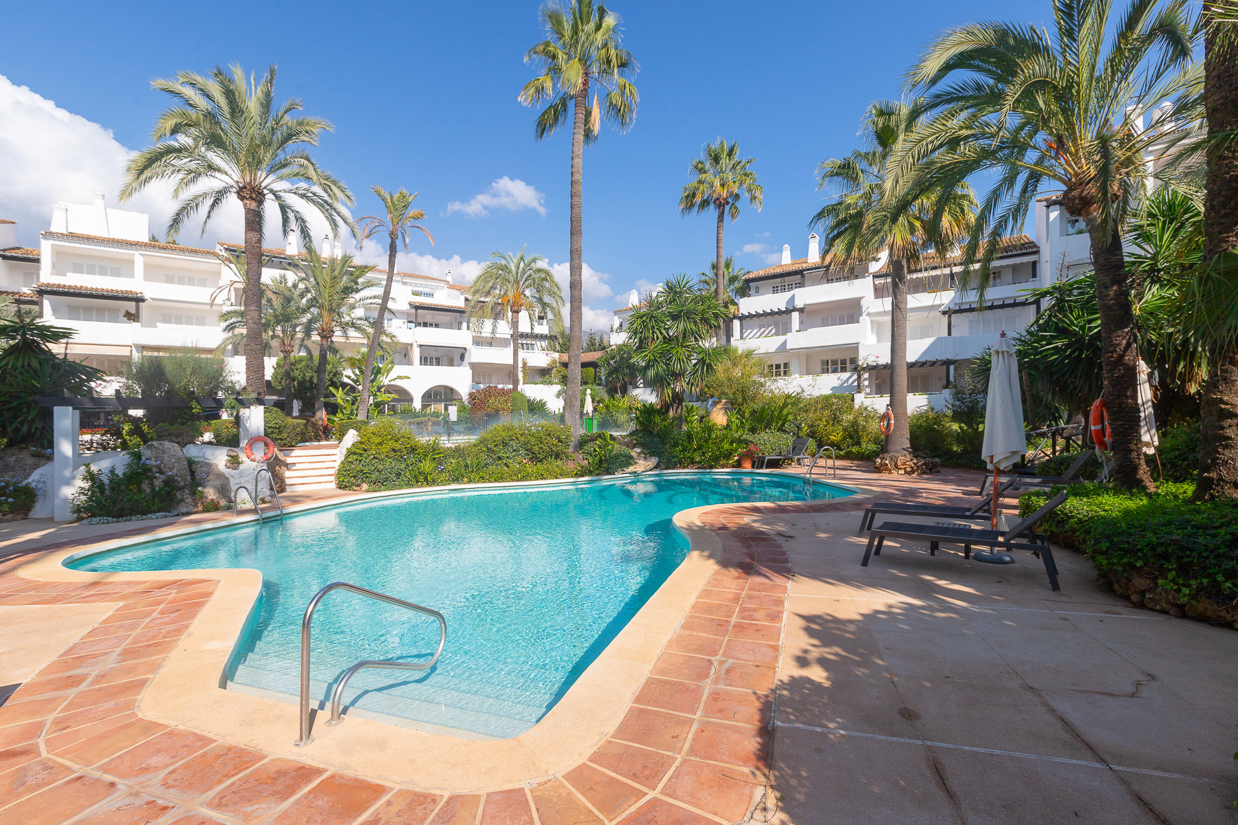 Spacious Renovated 2-Bedroom Apartment in Puente Romano