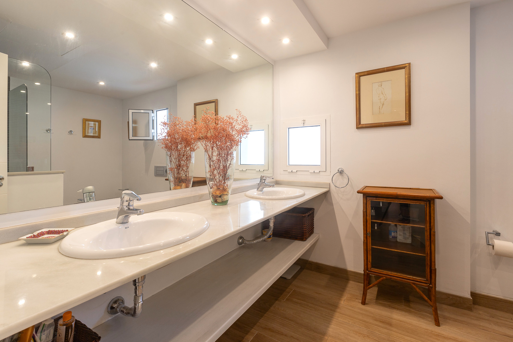 Spacious Renovated 2-Bedroom Apartment in Puente Romano