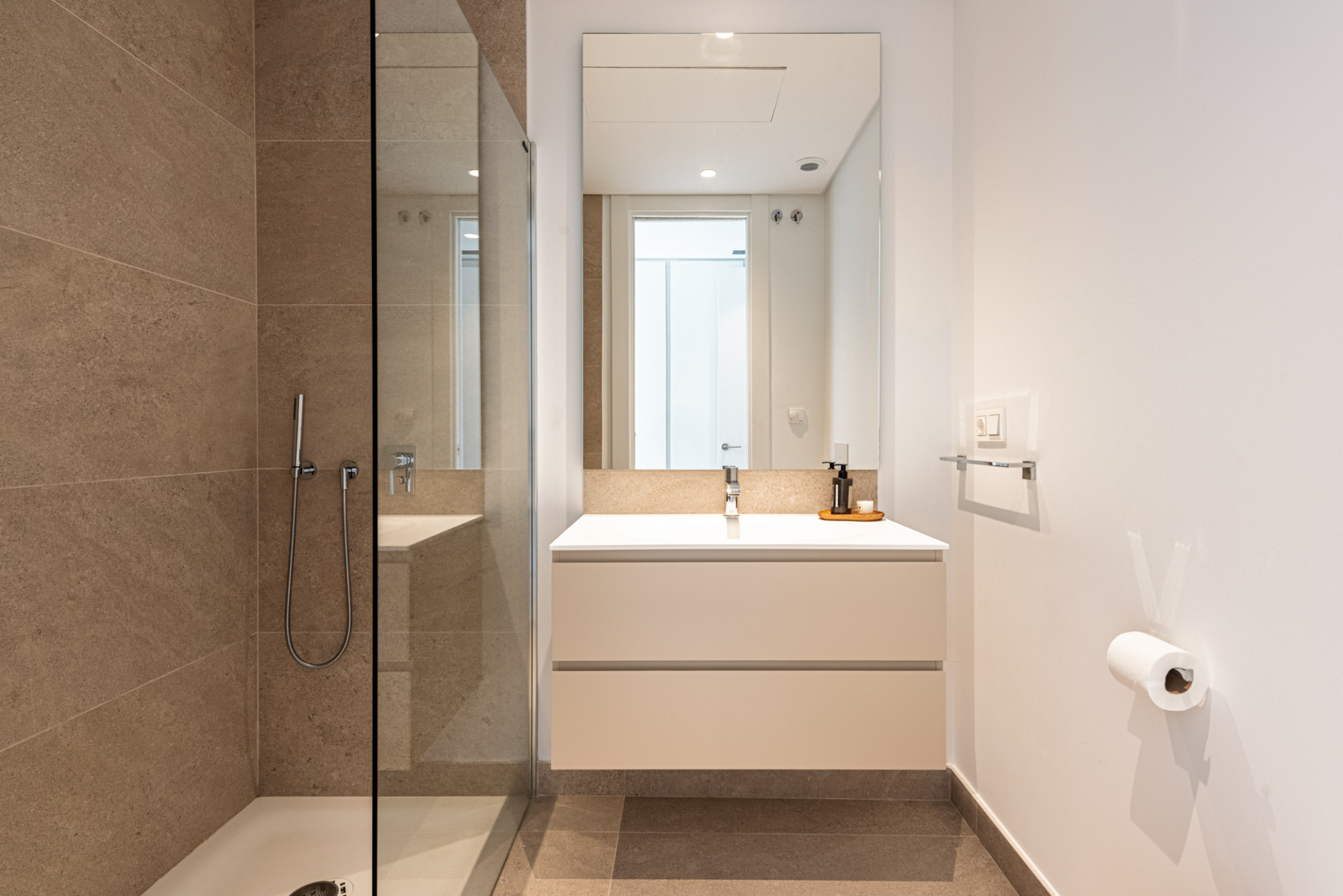 Private, 3 Bedroom Fully Furnished, Ground Floor Apartment with Exceptional Views