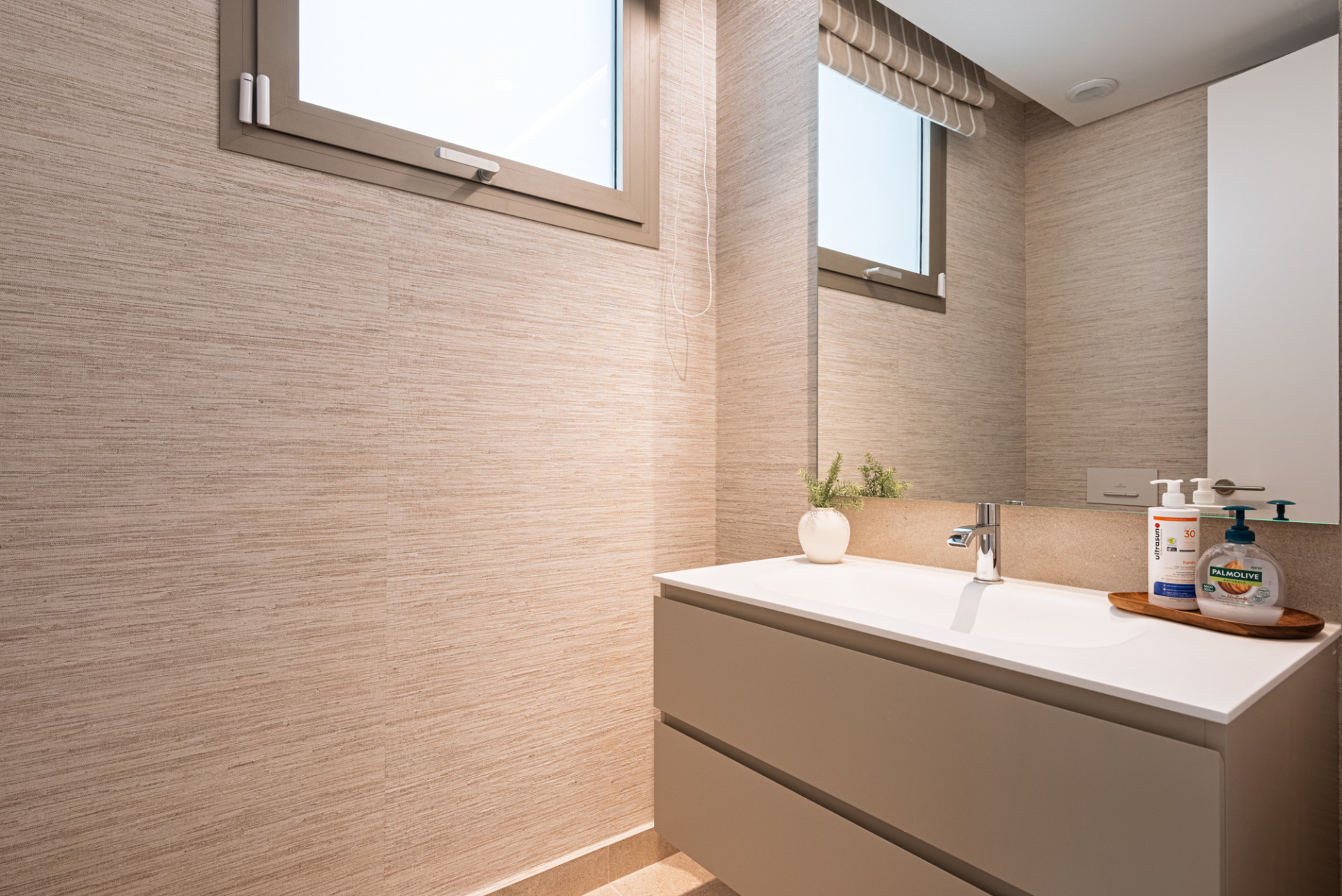 Private, 3 Bedroom Fully Furnished, Ground Floor Apartment with Exceptional Views