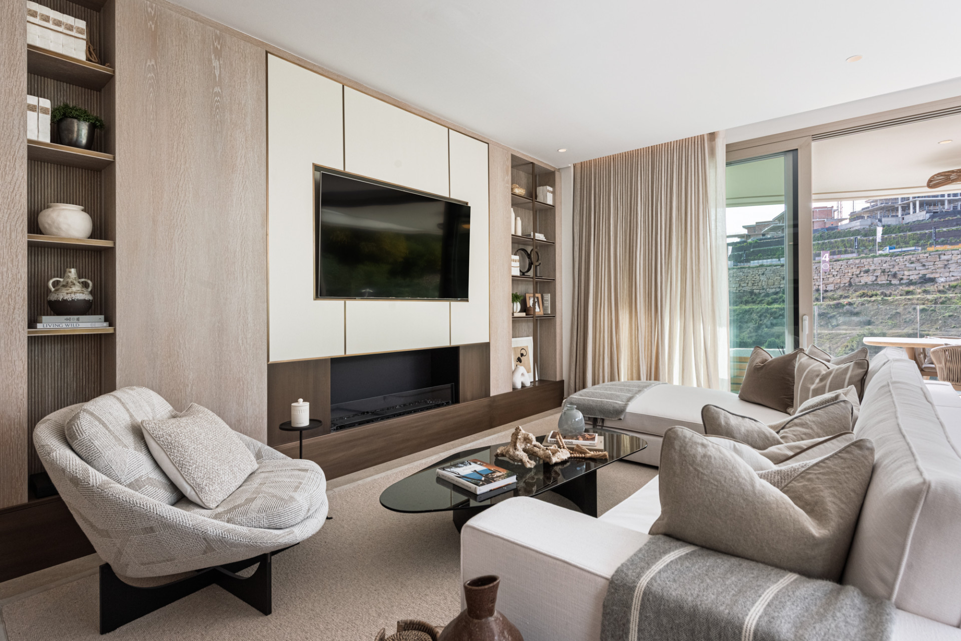 Private, 3 Bedroom Fully Furnished, Ground Floor Apartment with Exceptional Views