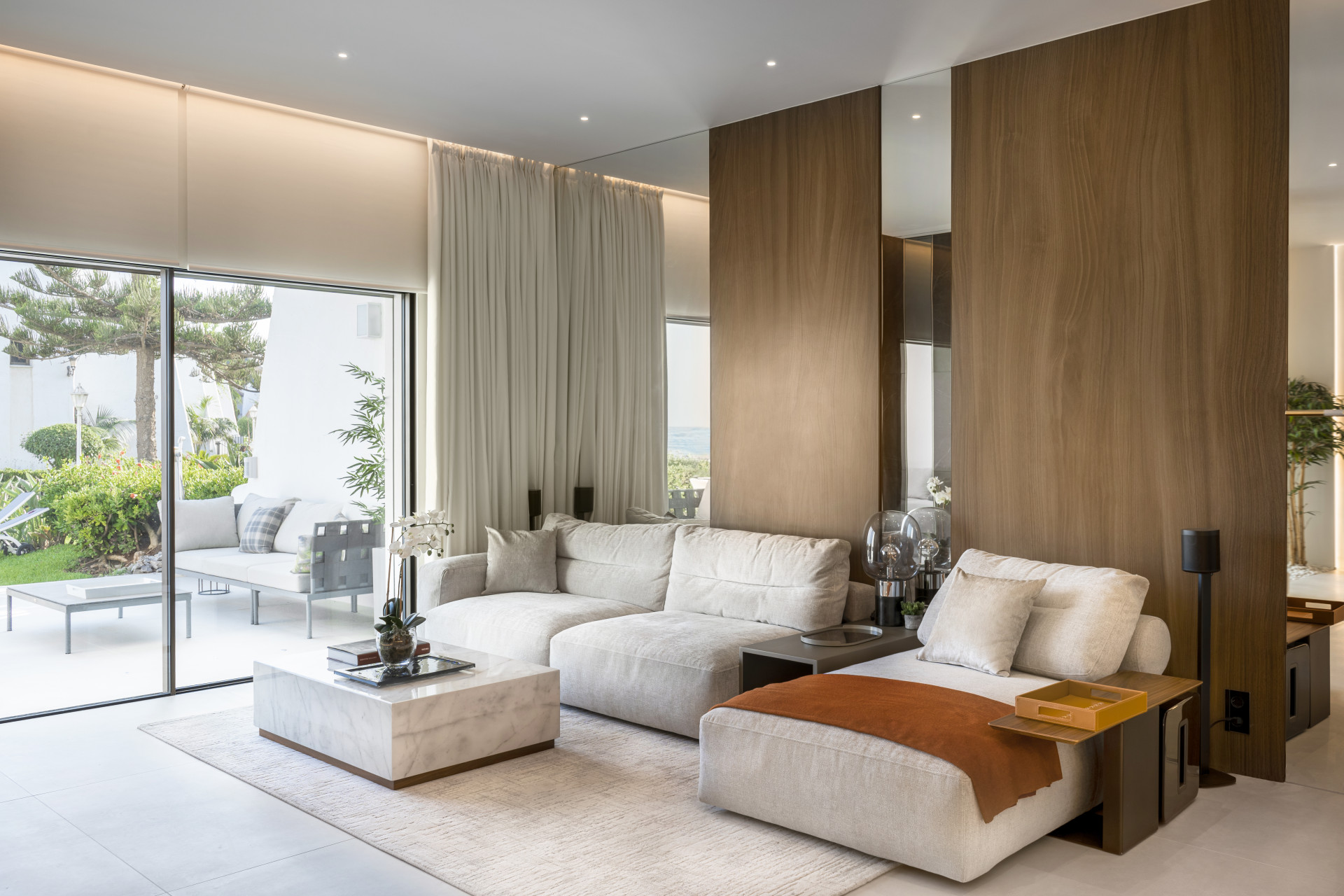 Newly refurbished luxury townhouse front line beach in Golden Mile