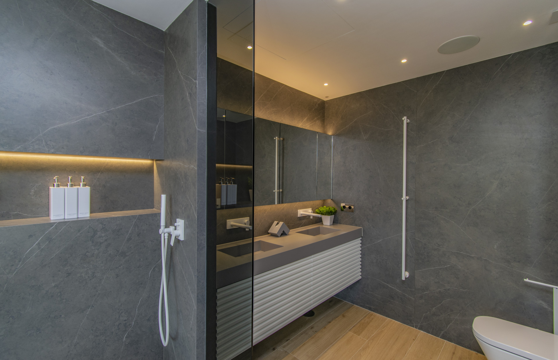 Newly refurbished luxury townhouse front line beach in Golden Mile