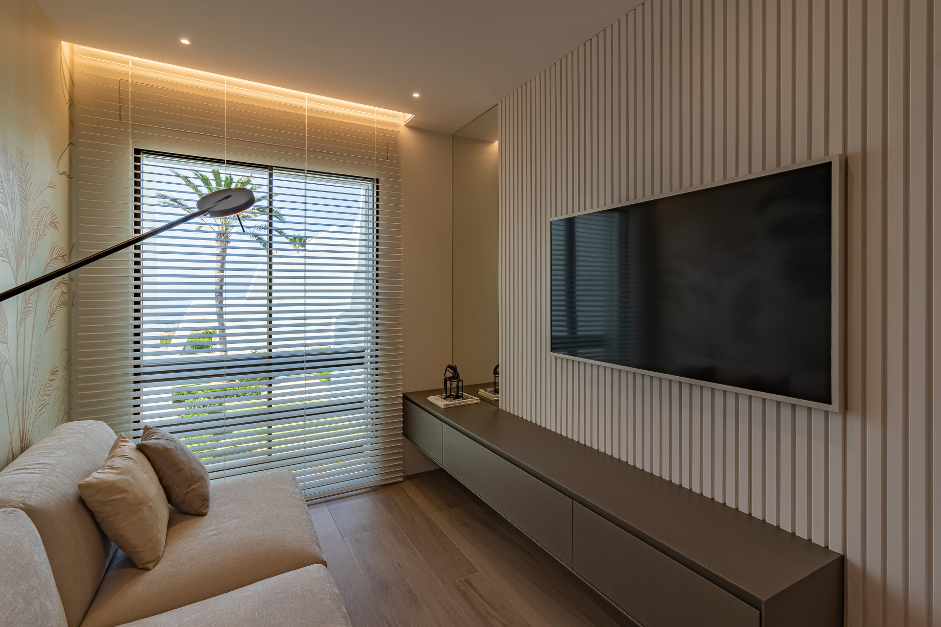 Newly refurbished luxury townhouse front line beach in Golden Mile