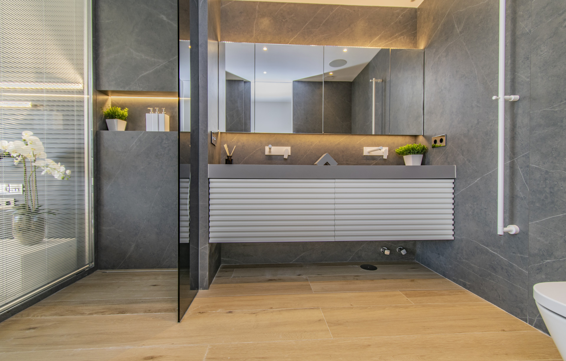 Newly refurbished luxury townhouse front line beach in Golden Mile