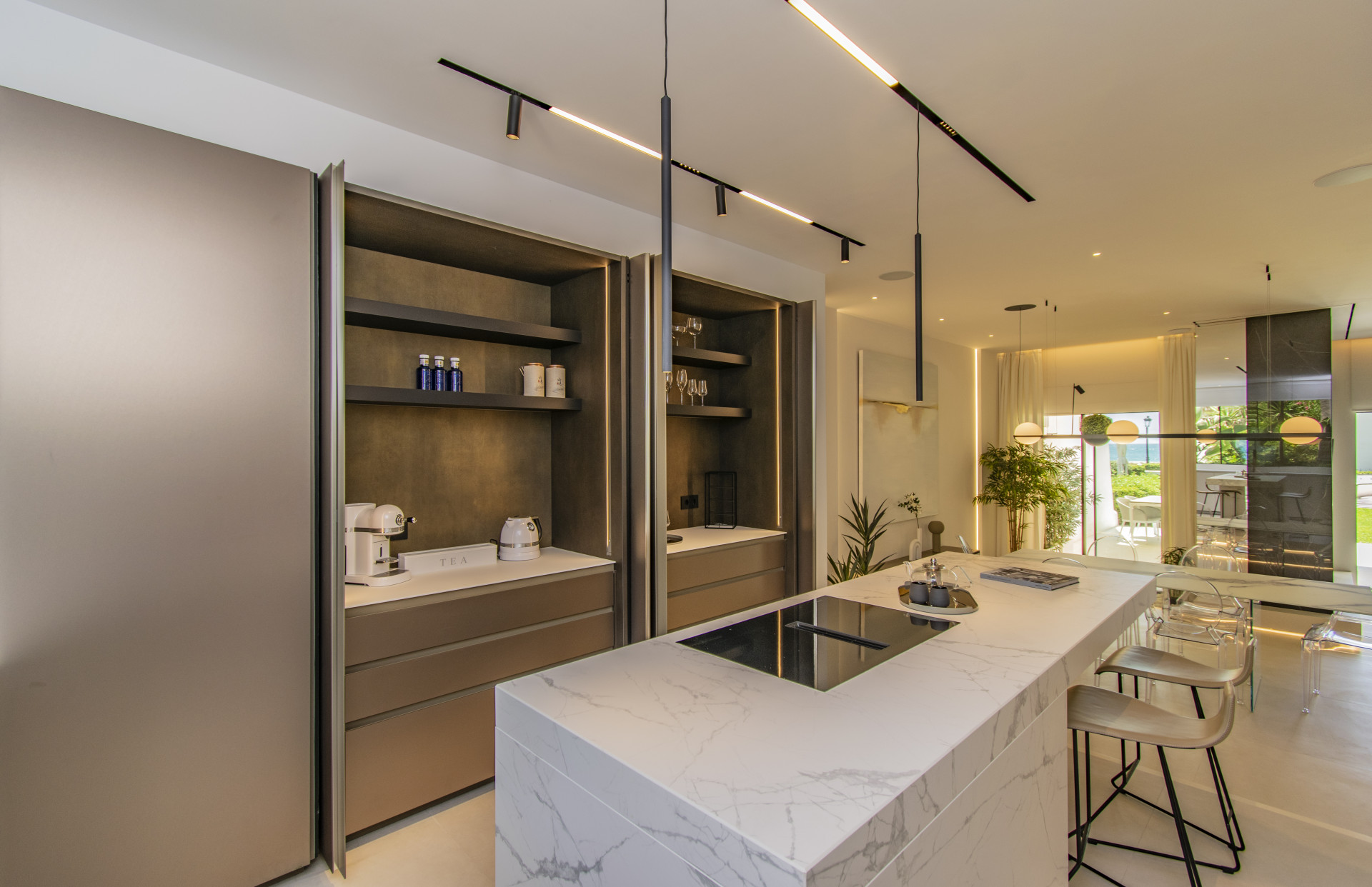 Newly refurbished luxury townhouse front line beach in Golden Mile