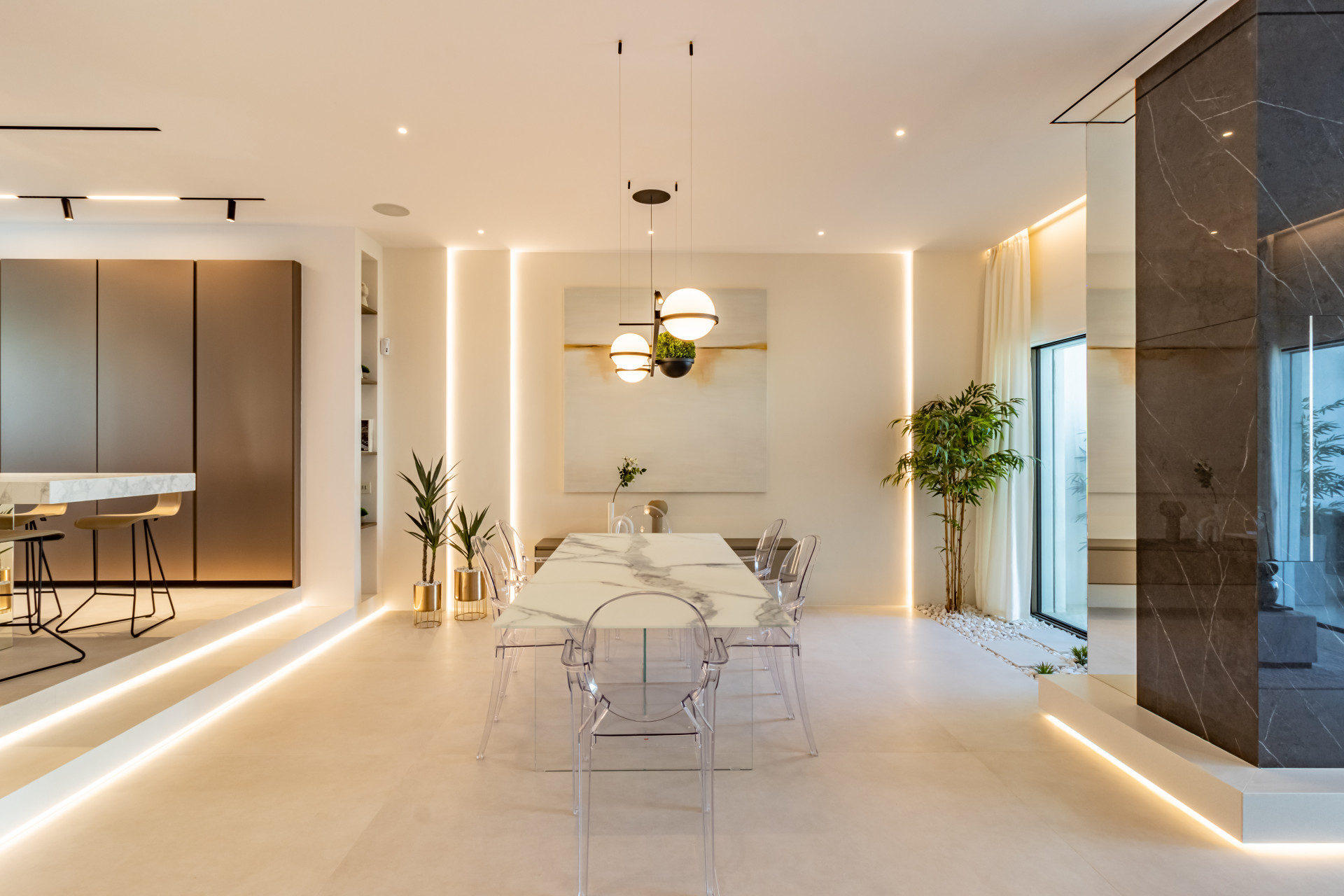 Newly refurbished luxury townhouse front line beach in Golden Mile