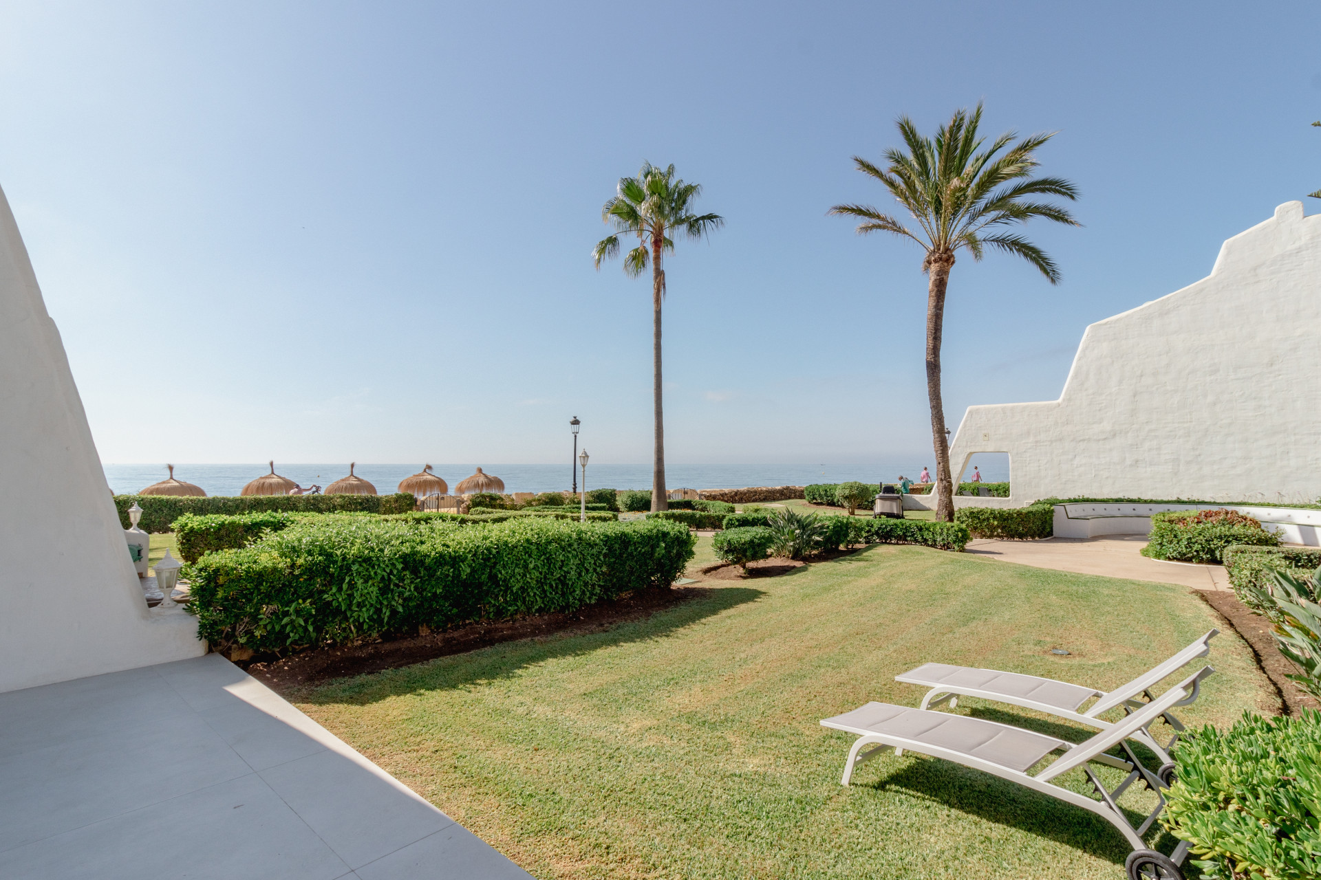 Newly refurbished luxury townhouse front line beach in Golden Mile