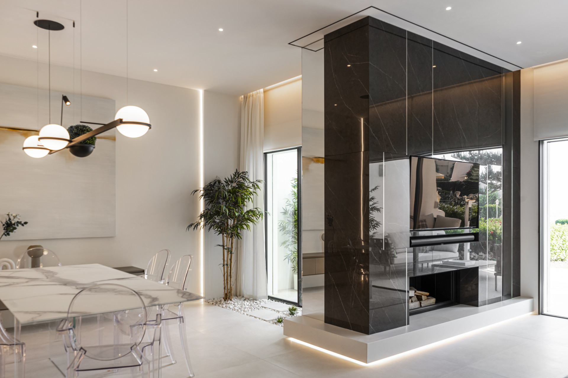 Newly refurbished luxury townhouse front line beach in Golden Mile