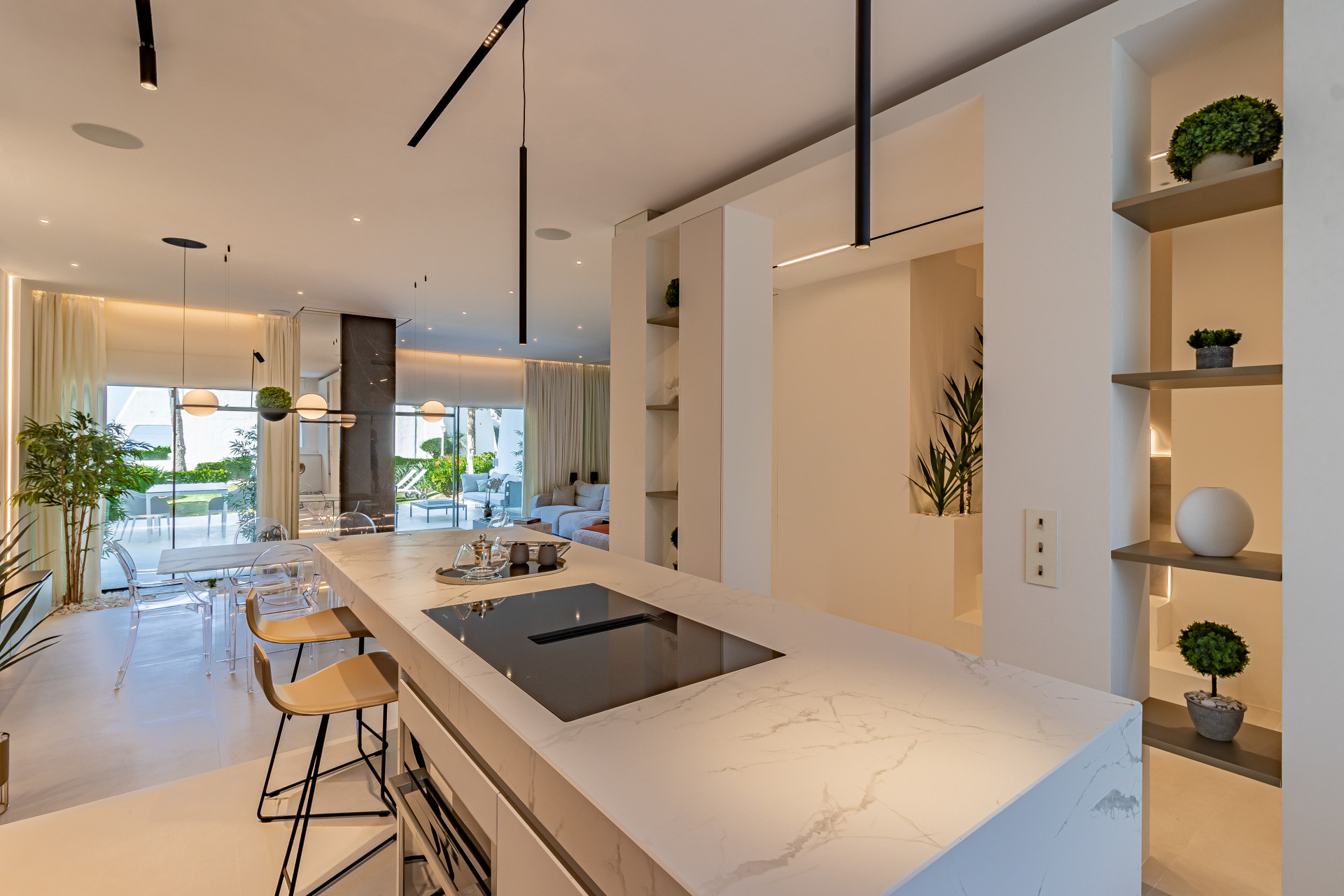Newly refurbished luxury townhouse front line beach in Golden Mile