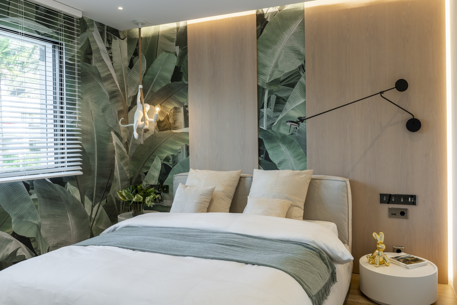 Newly refurbished luxury townhouse front line beach in Golden Mile