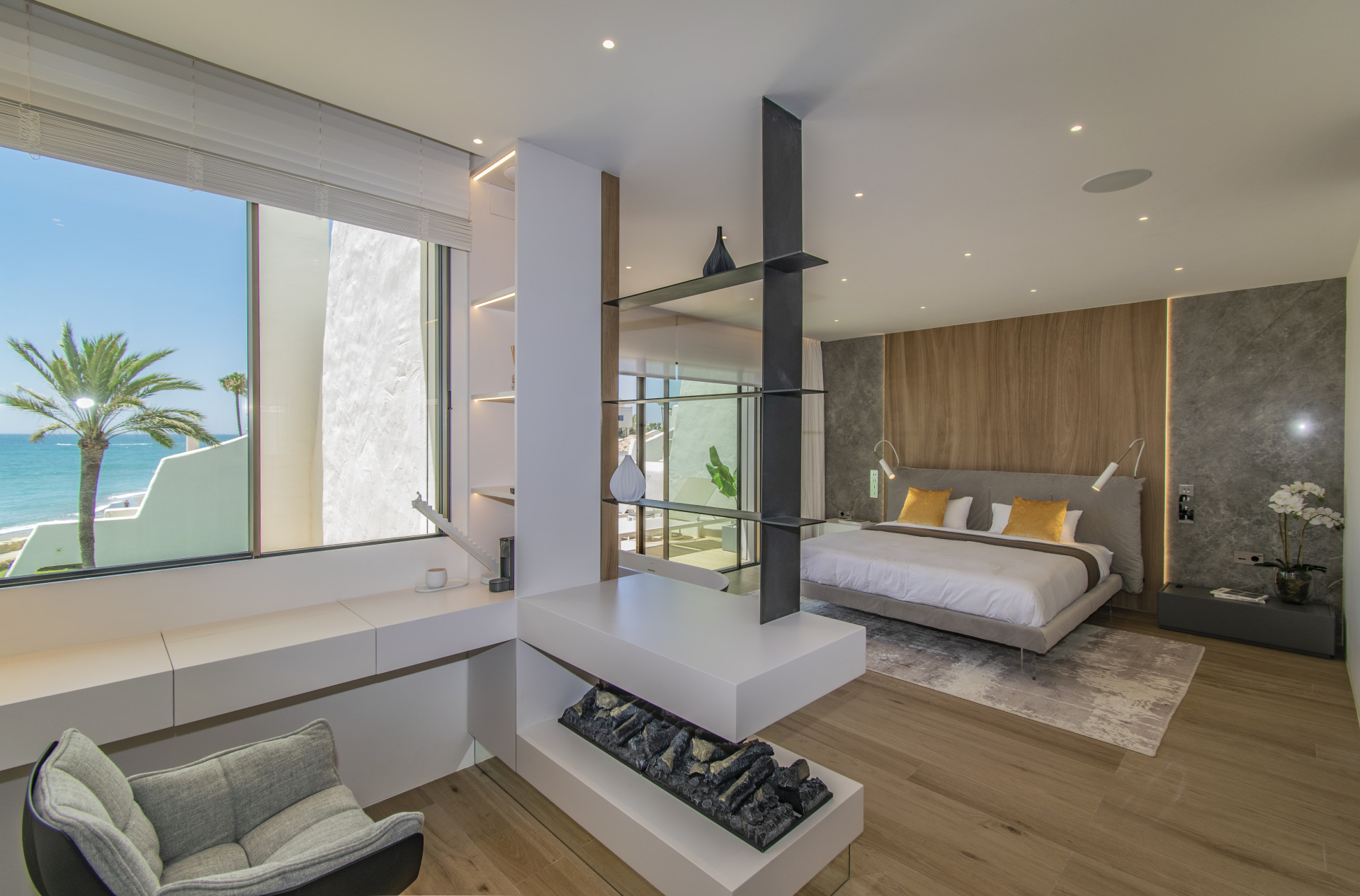Newly refurbished luxury townhouse front line beach in Golden Mile