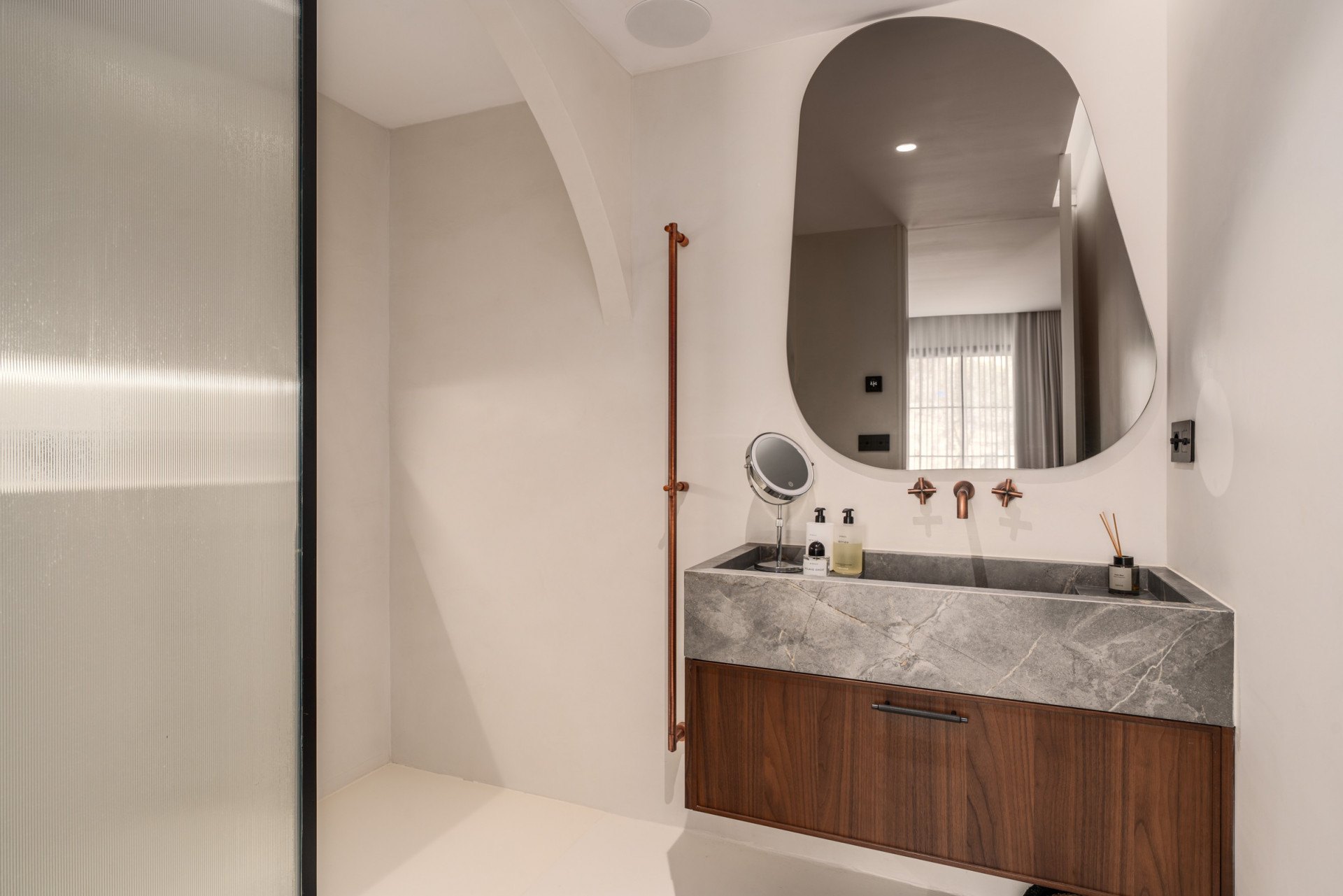 Refined duplex sea-view penthouse