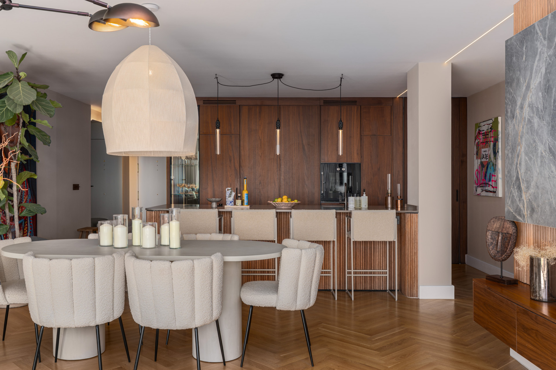 Refined duplex sea-view penthouse