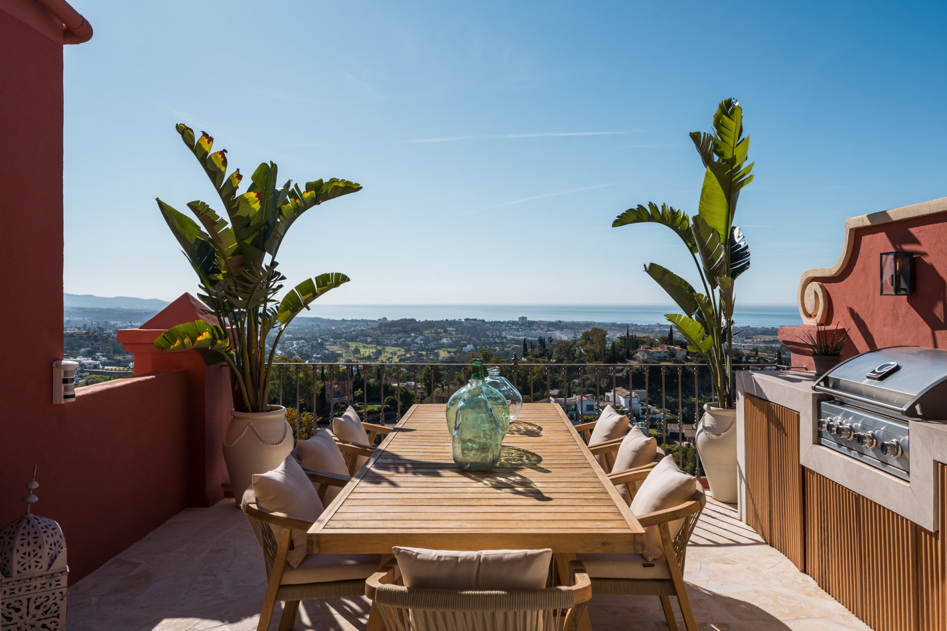 Refined duplex sea-view penthouse