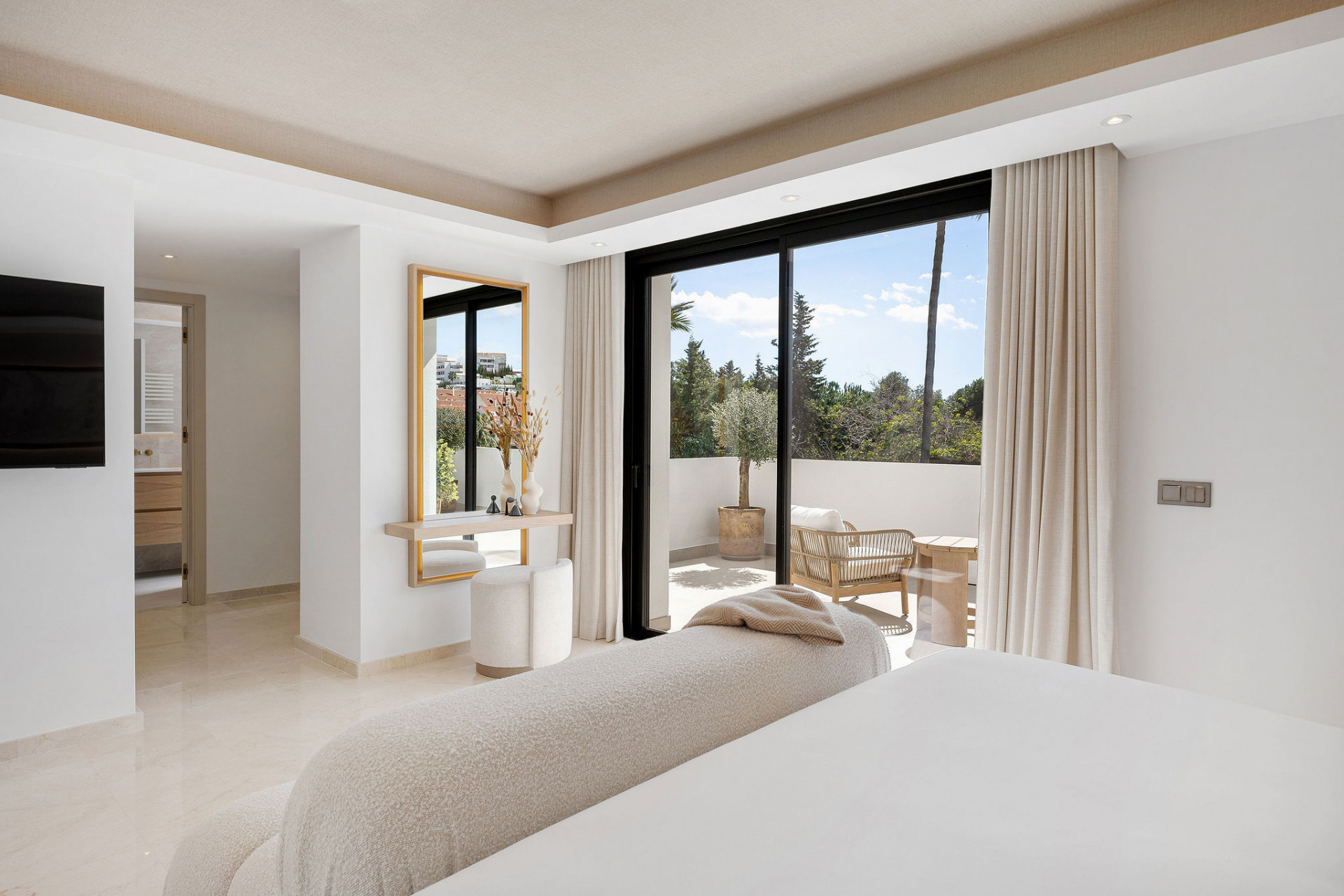 Elegant, Modern Luxury Villa in Marbella