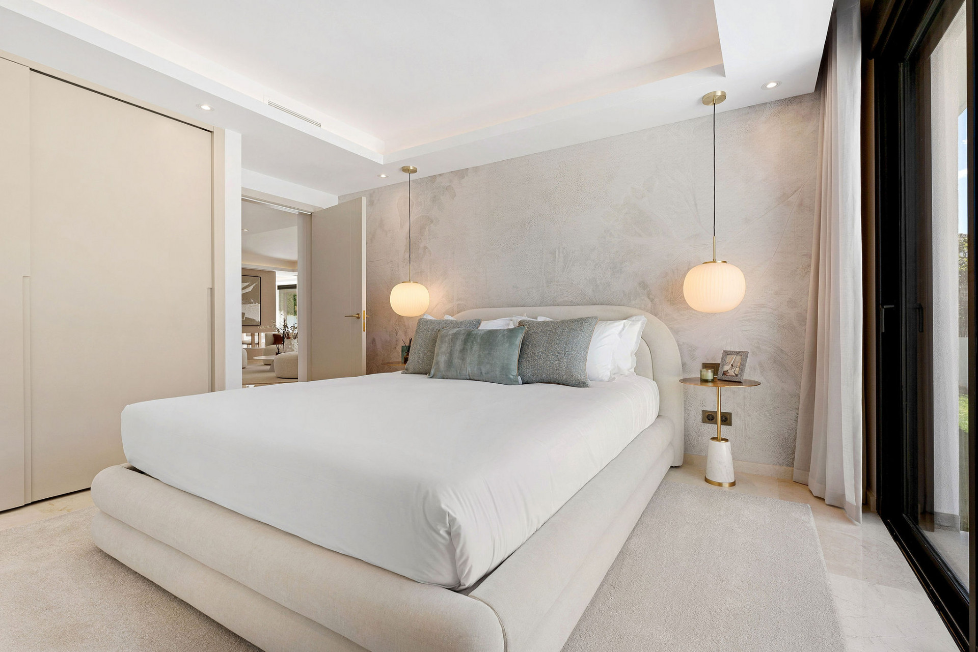 Elegant, Modern Luxury Villa in Marbella