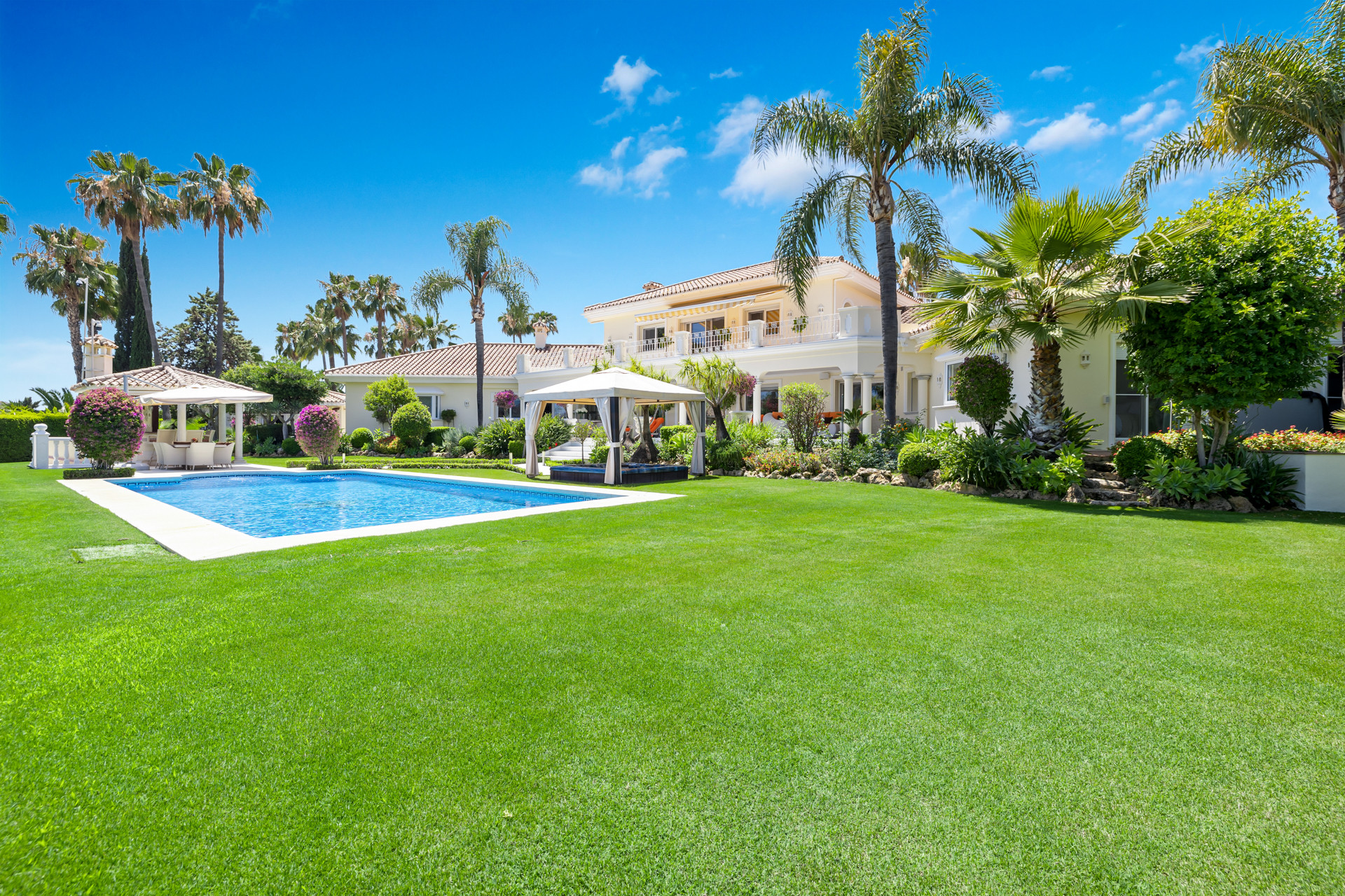 Exquisitely Located Villa with Garden