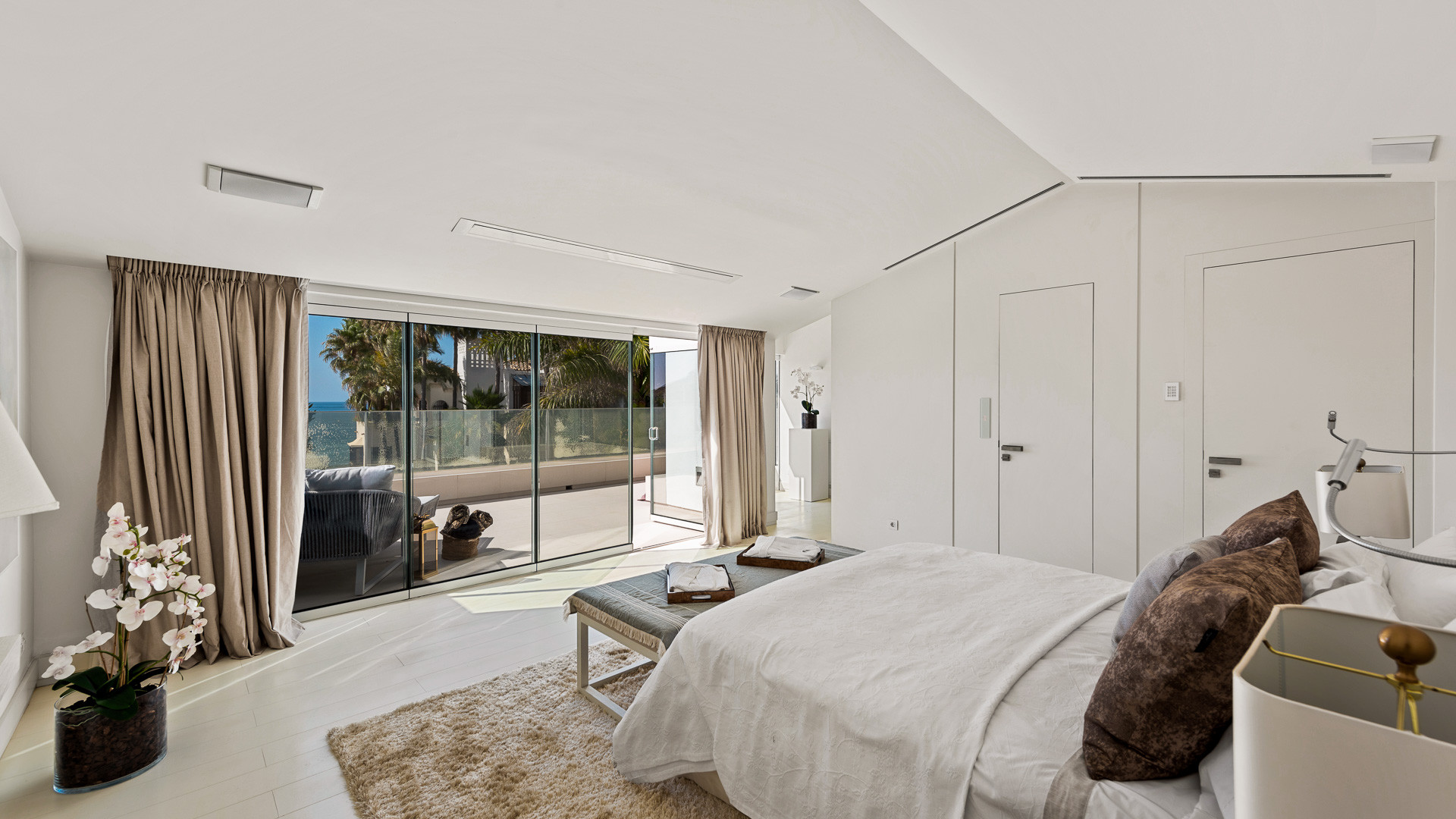 Exquisite Villa With Sea Views on The Golden Mile