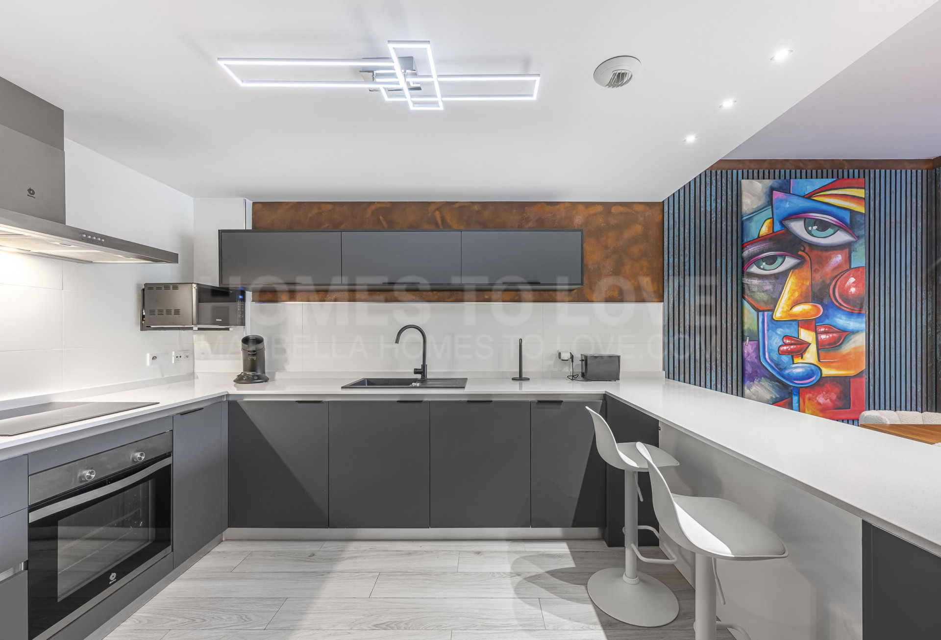 Eine elegante Wohnung im modernen Wohnkomplex Riverside, in der prestigeträchtigen Gegend von Benahavís