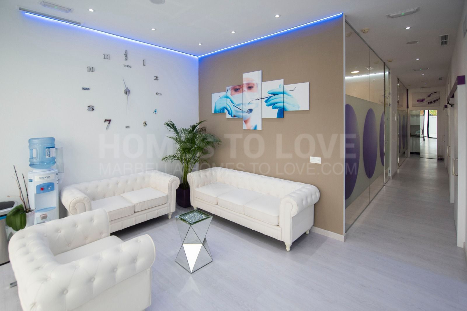 Einzigartige Gelegenheit, das Mietrecht einer voll funktionsfähigen Zahnarztpraxis im Herzen von Puerto Banús zu übernehmen!