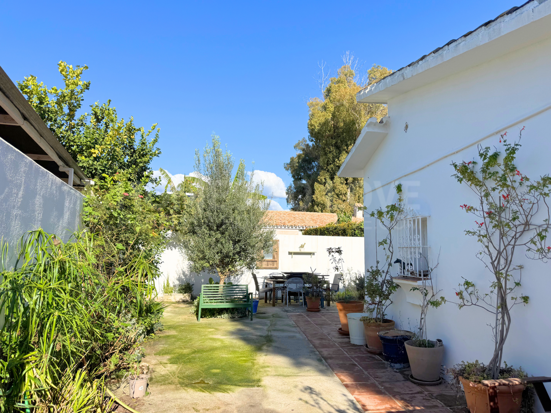 Maison mitoyenne avec terrain de 300 m² dans une impasse calme à vendre à El Saladillo, Estepona