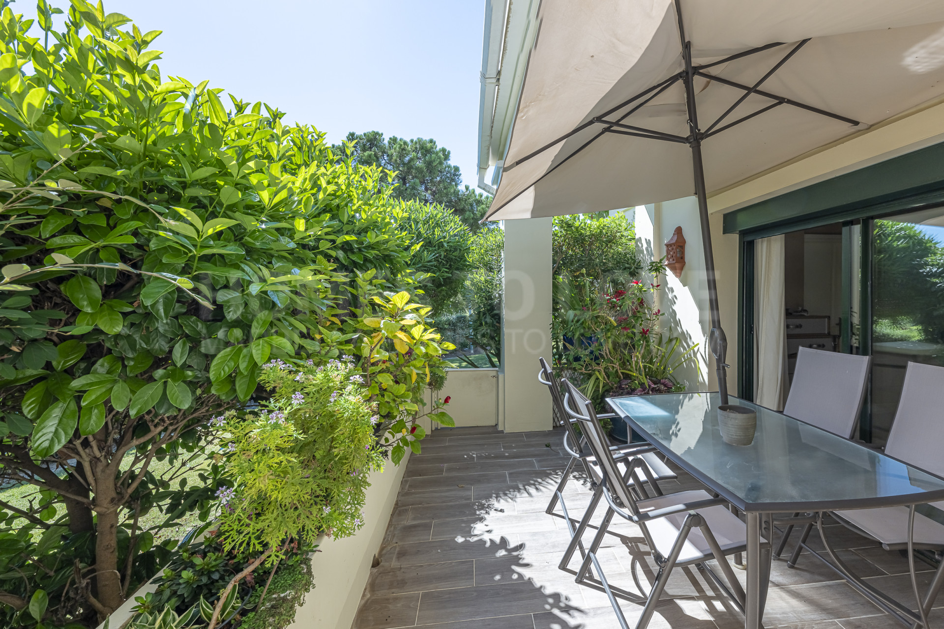 Exclusivo apartamento de lujo de 5 dormitorios en Los Capanes del Golf, Benahavís