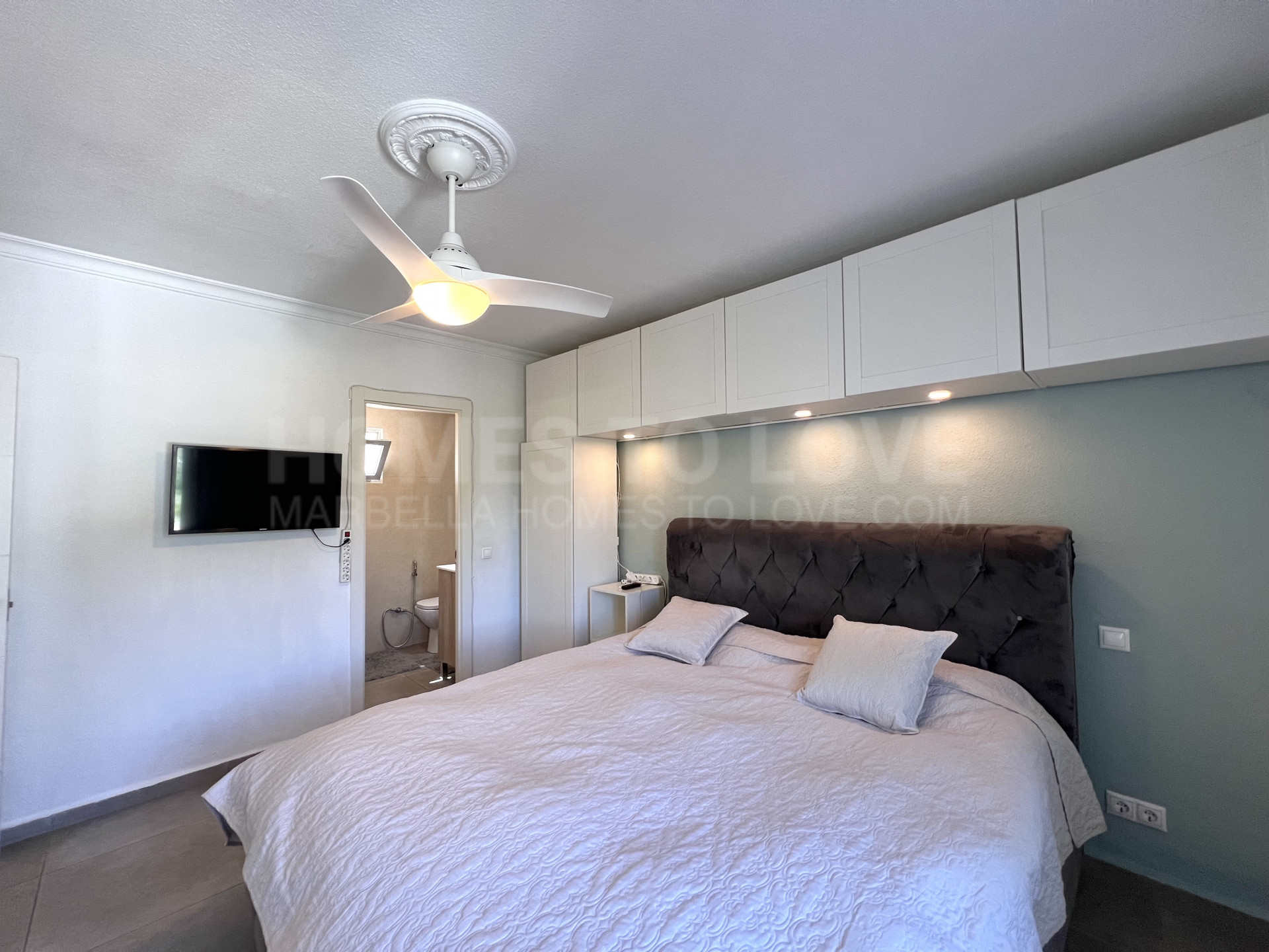 Townhouse with sea views in a peaceful residential area of Estepona.