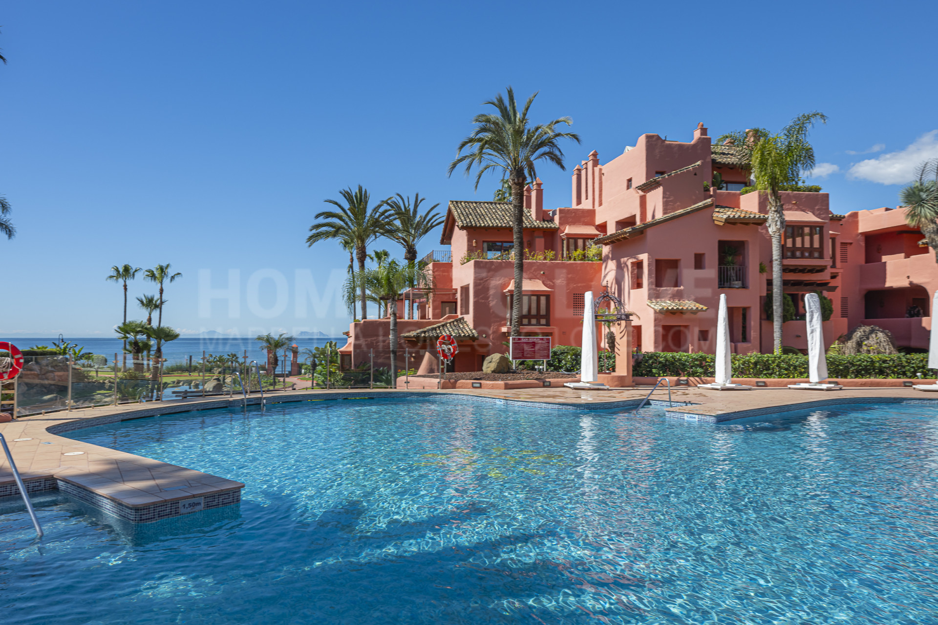 Beachfront Ground Floor Apartment, 3 Beds: Cabo Bermejo, Estepona East