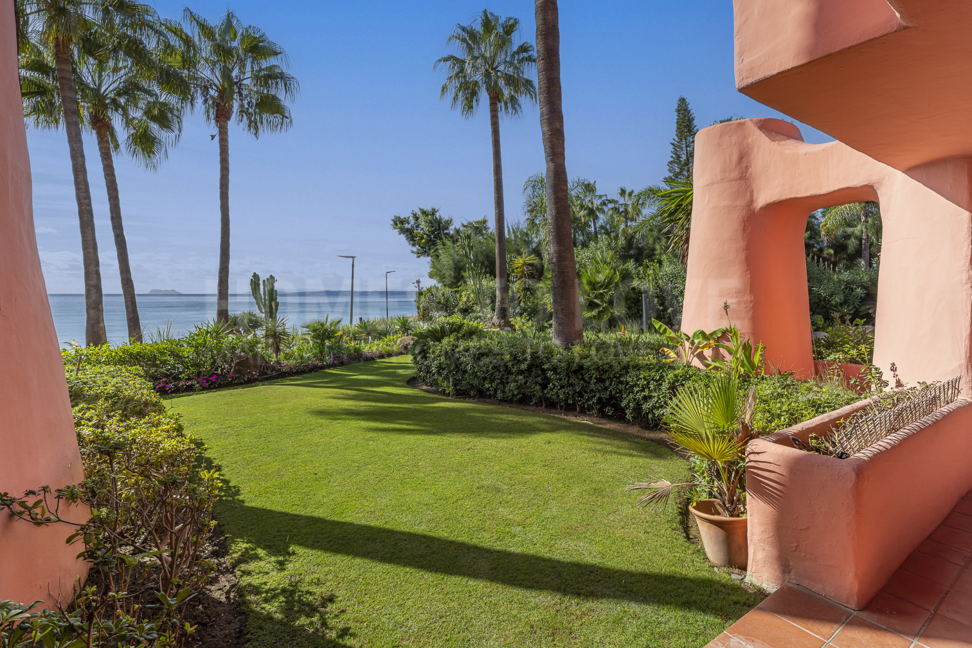 Beachfront Ground Floor Apartment, 3 Beds: Cabo Bermejo, Estepona East