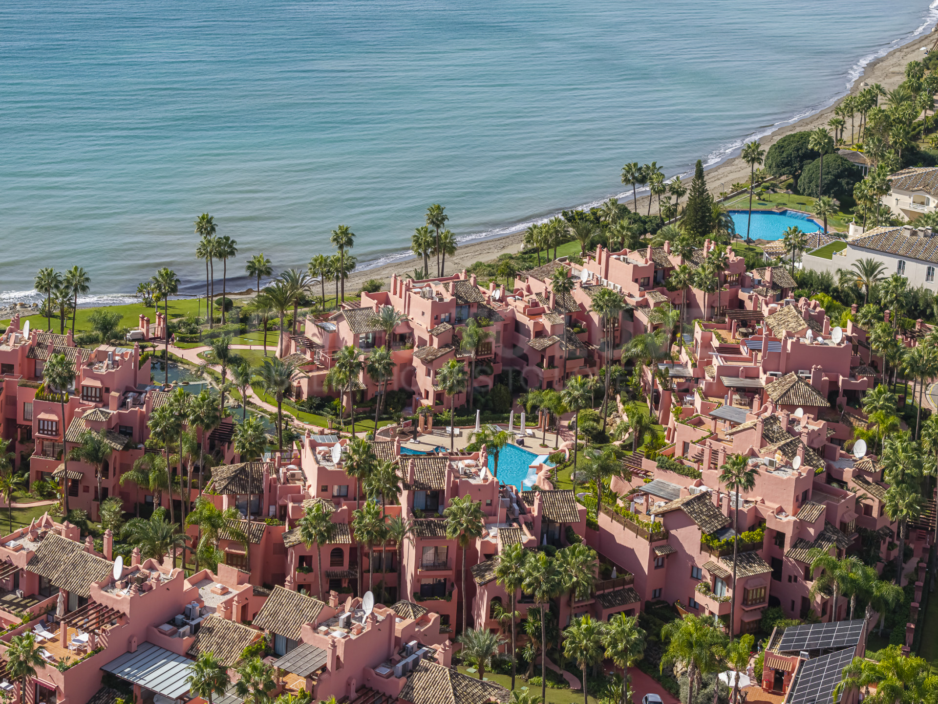 Beachfront Ground Floor Apartment, 3 Beds: Cabo Bermejo, Estepona East