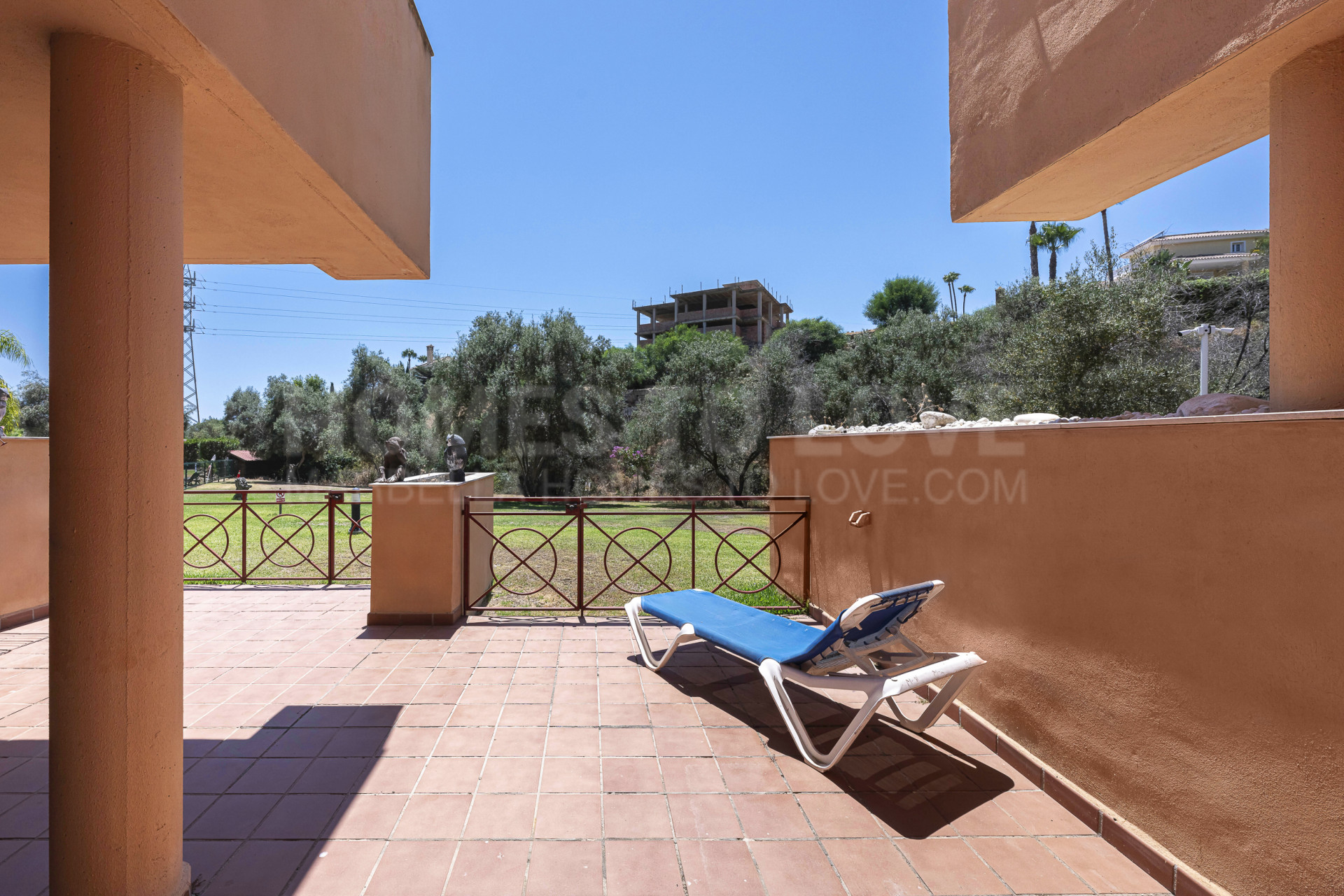 Ground Floor Apartment with Spacious Terrace – La Reserva de Marbella, Las Chapas